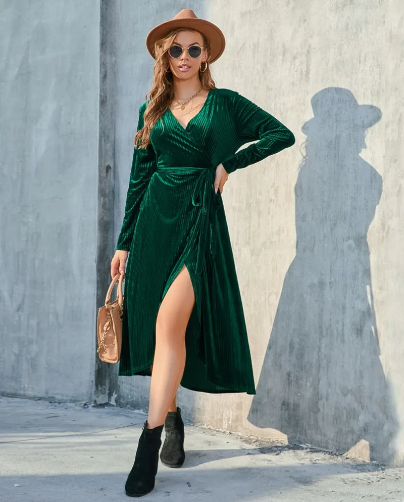 Abbigliamento da donna di grandi dimensioni Abito di media lunghezza in velluto con cinturino a spacco autunno inverno