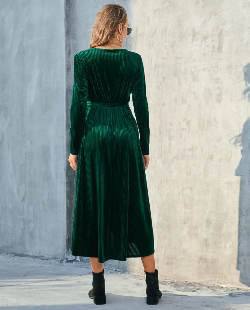Abbigliamento da donna di grandi dimensioni Abito di media lunghezza in velluto con cinturino a spacco autunno inverno