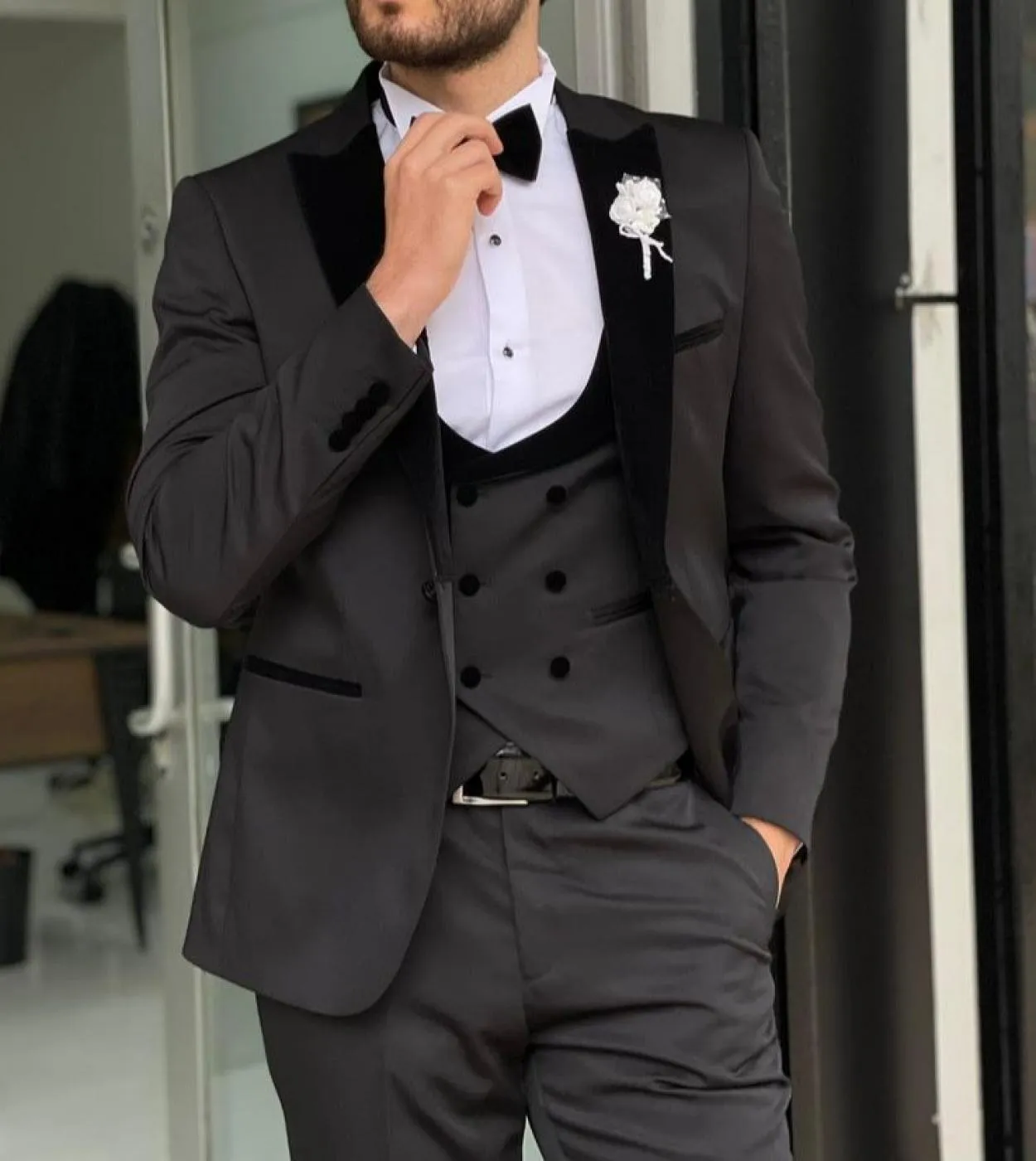 Abiti da uomo eleganti Blazer da uomo di alta qualità Imposta smoking da ballo di fine anno Custom 3 pezzi Jacketpantsvest Costu