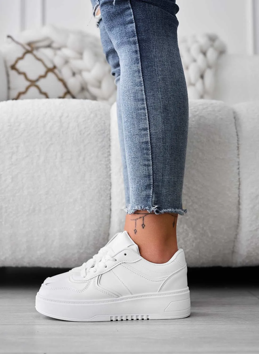 ALDA - Sneakers bianche con lacci