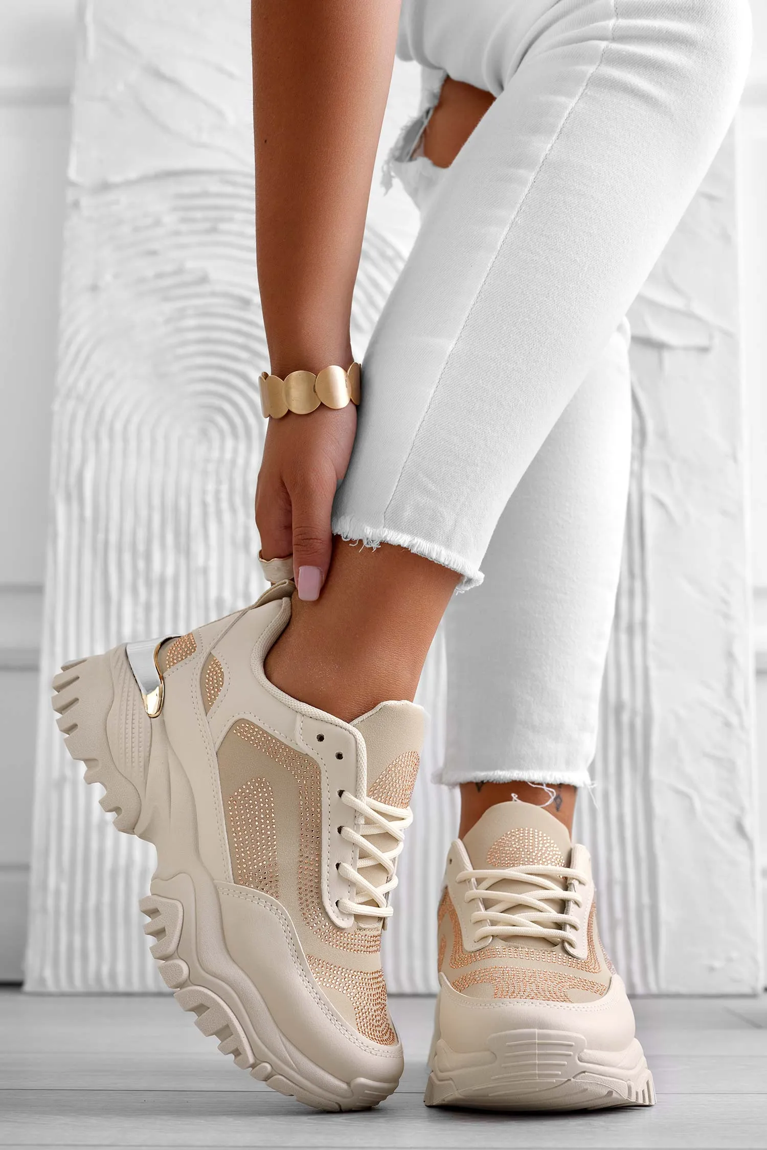 AMOR - Sneakers beige con suola spessa e strass
