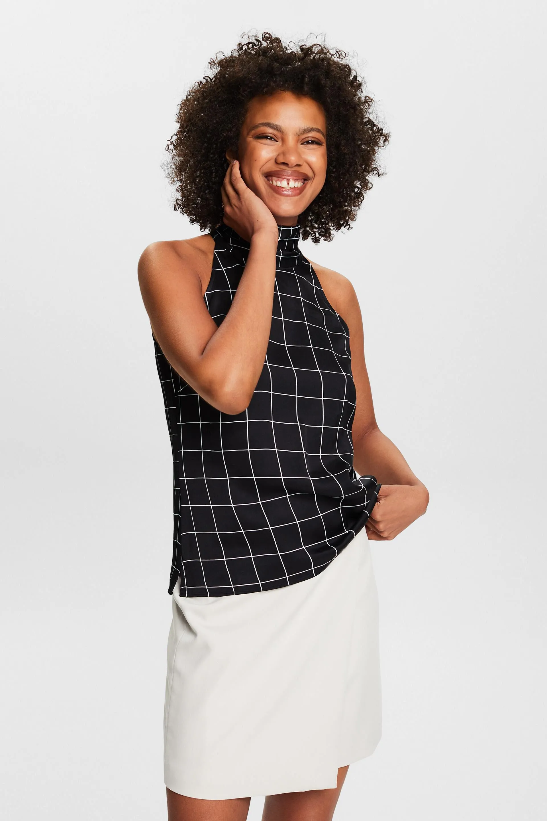 Blusa in raso con collo alto e laccetti alla nuca