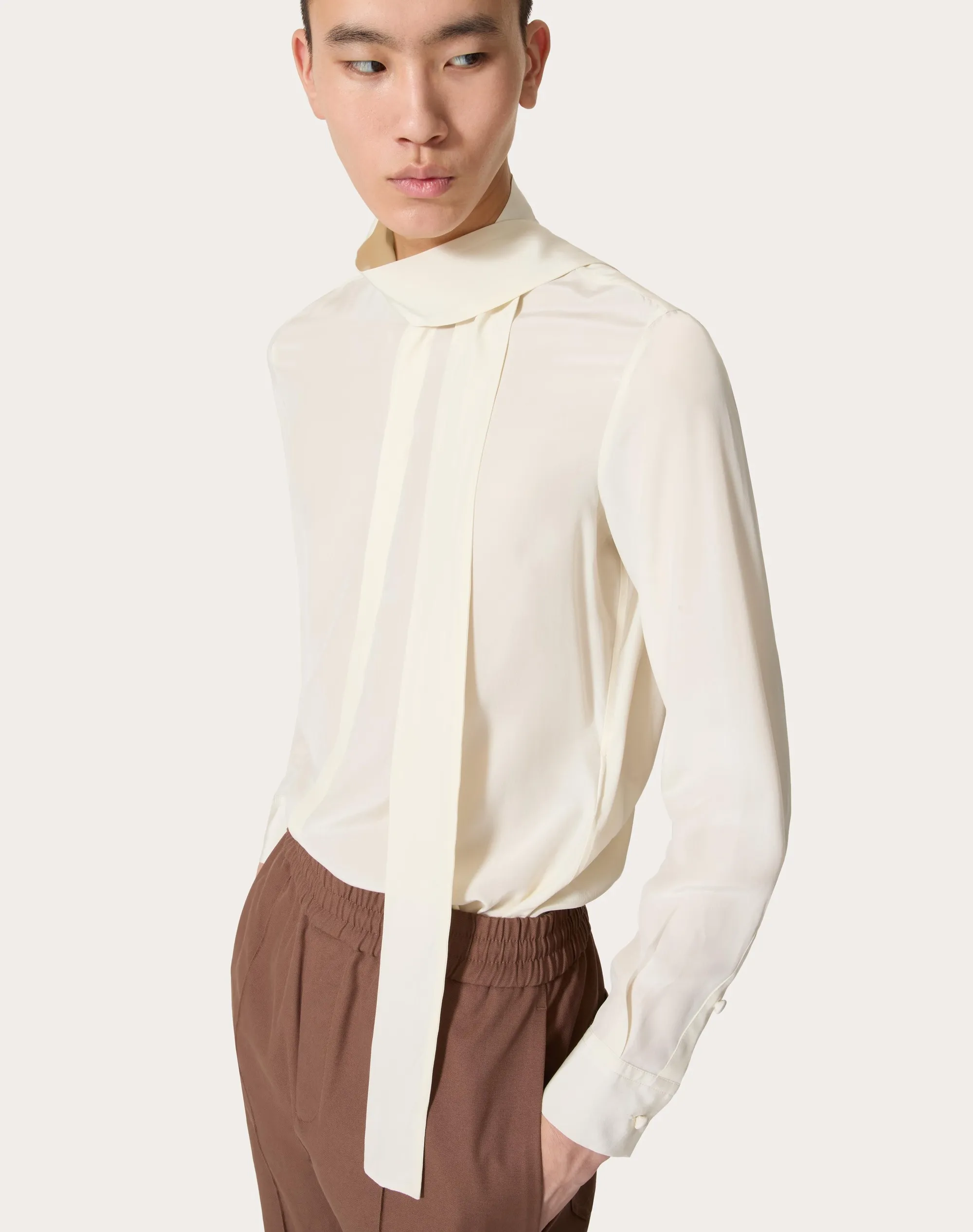 CAMICIA IN SETA CON COLLO A SCIARPA