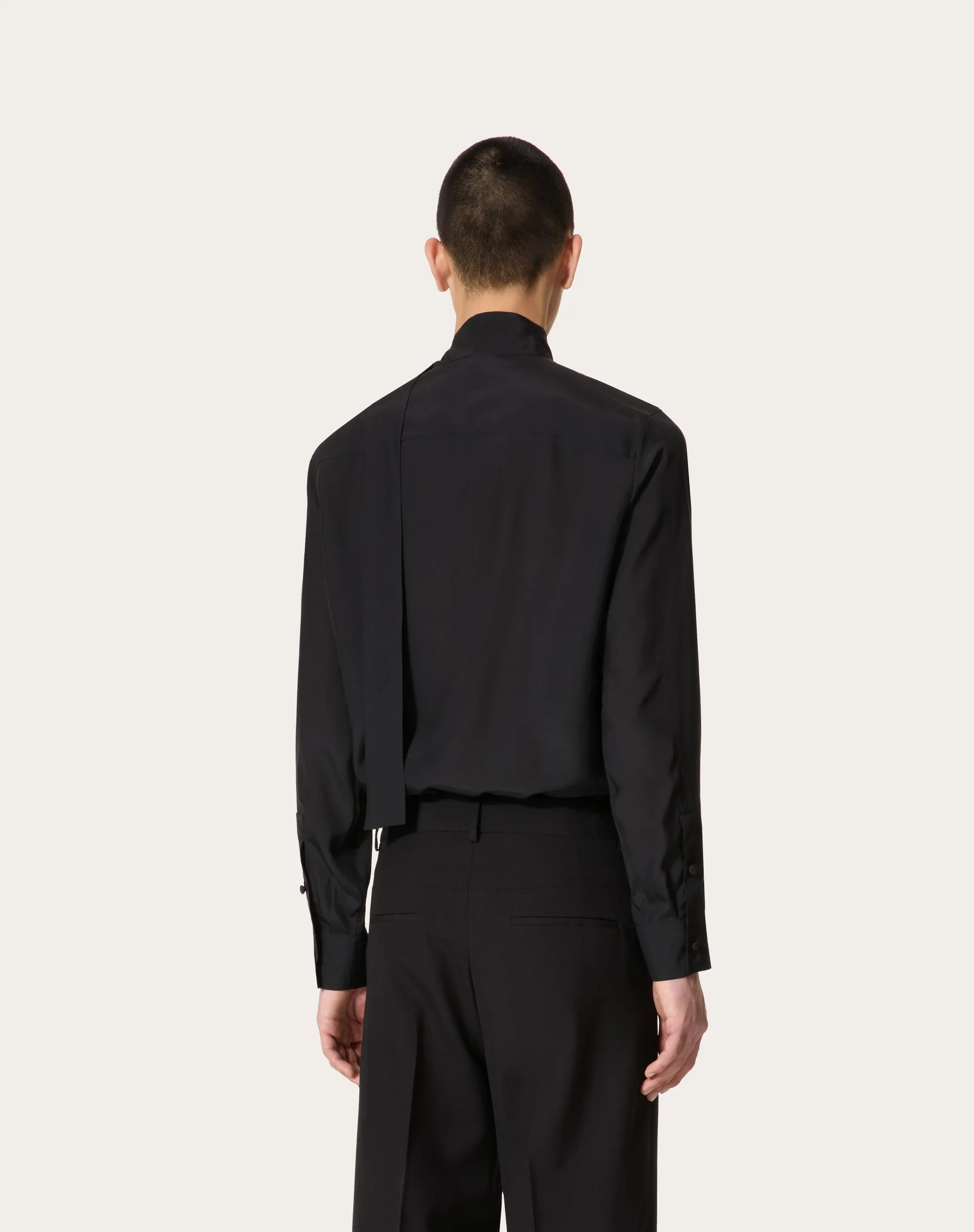 CAMICIA IN SETA CON COLLO A SCIARPA