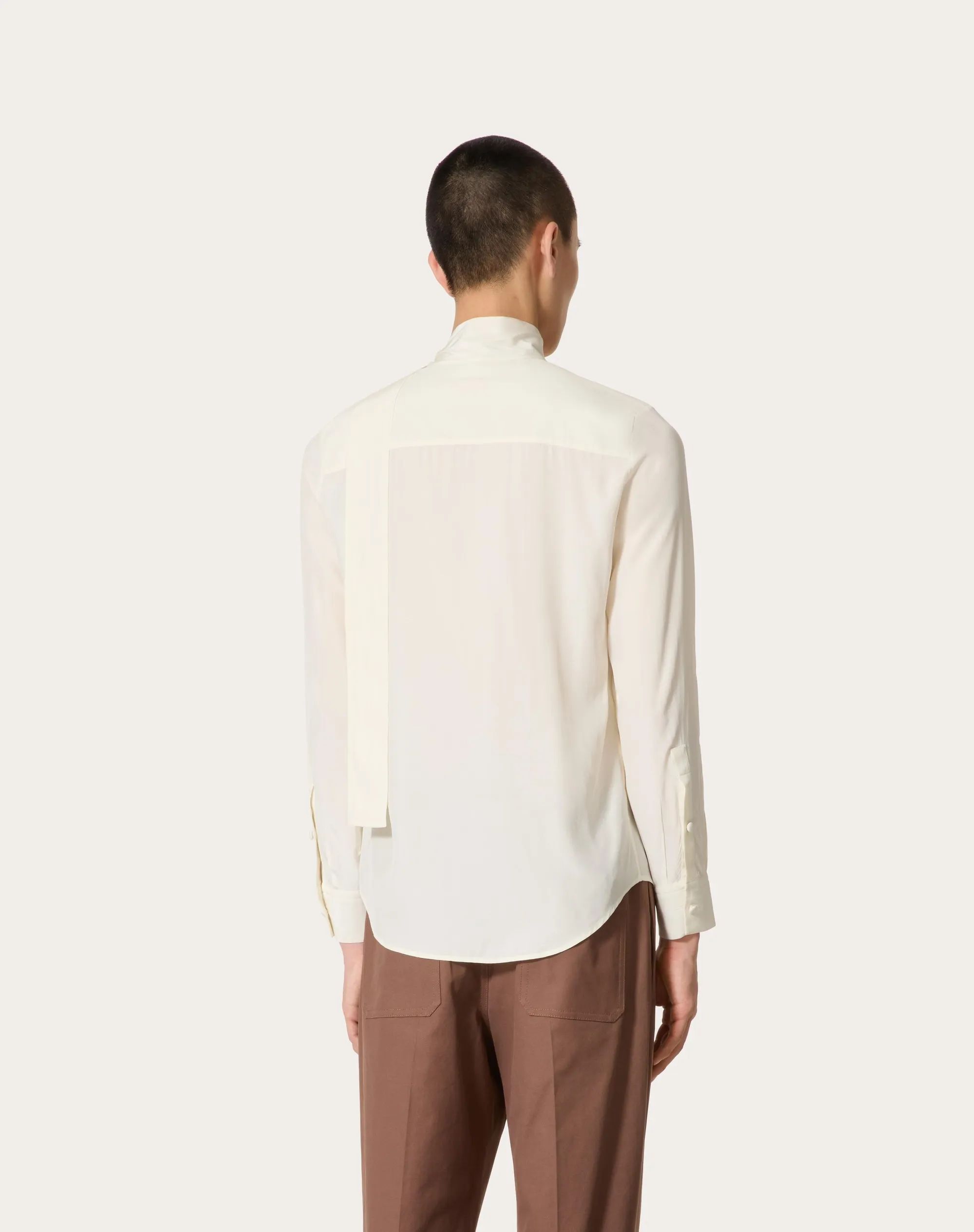 CAMICIA IN SETA CON COLLO A SCIARPA