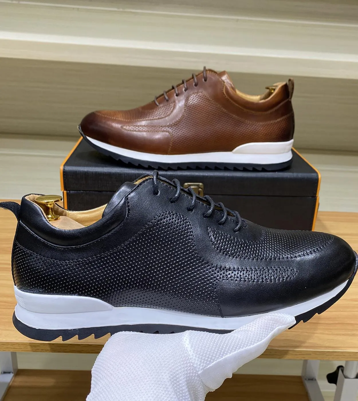 Comode scarpe da uomo in vera pelle Scarpe da ginnastica casual in pelle da uomo di lusso