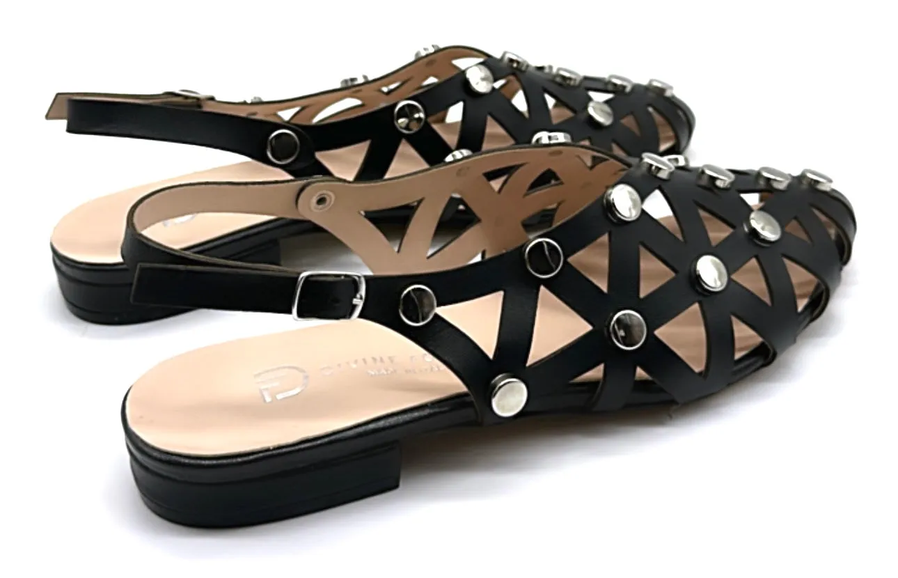 Divine Follie -Sandalo flat in pelle nera con borchie