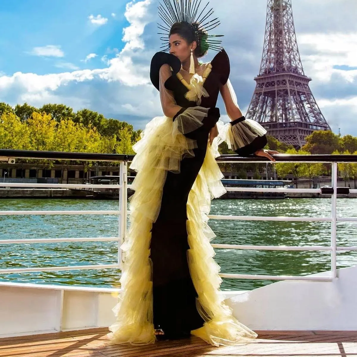 Drammatici abiti da ballo lunghi in velluto nero con abito da festa formale da donna chic in tulle giallo a strati فساتين السهرة