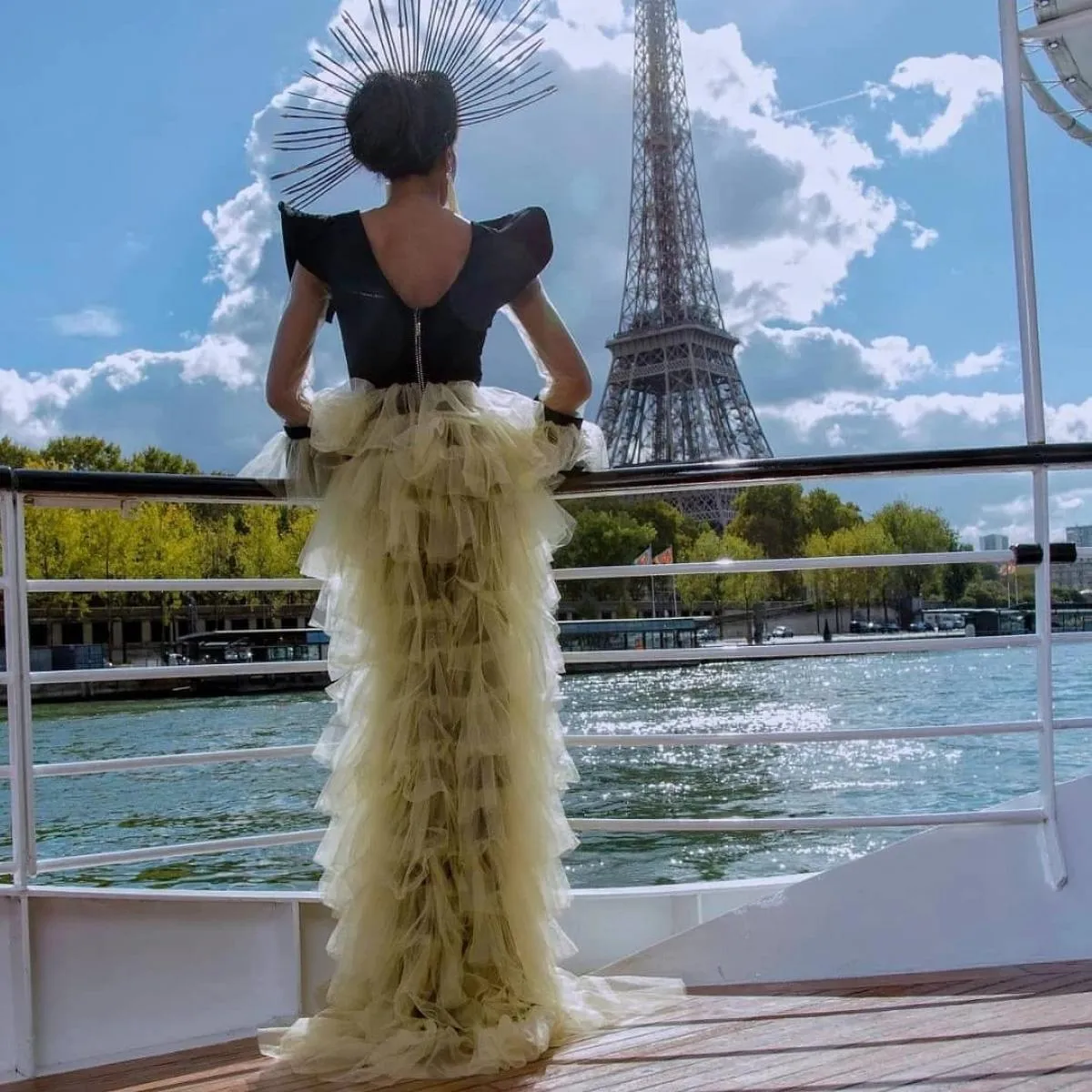Drammatici abiti da ballo lunghi in velluto nero con abito da festa formale da donna chic in tulle giallo a strati فساتين السهرة