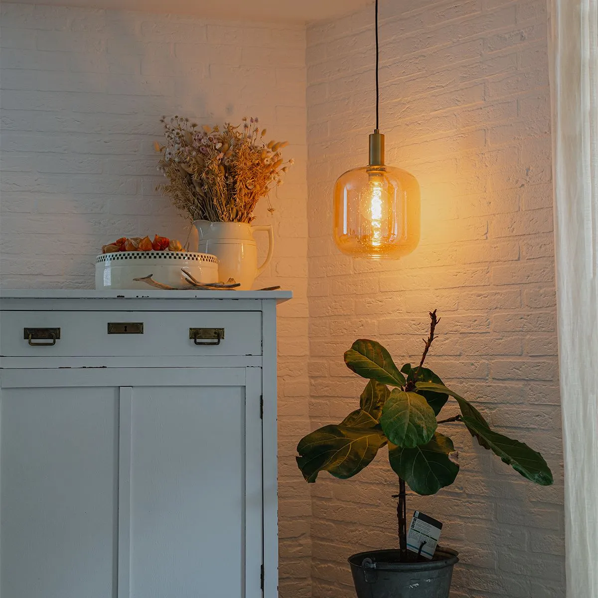 Lampada a sospensione di design nera con ottone e vetro ambra - Zuzanna