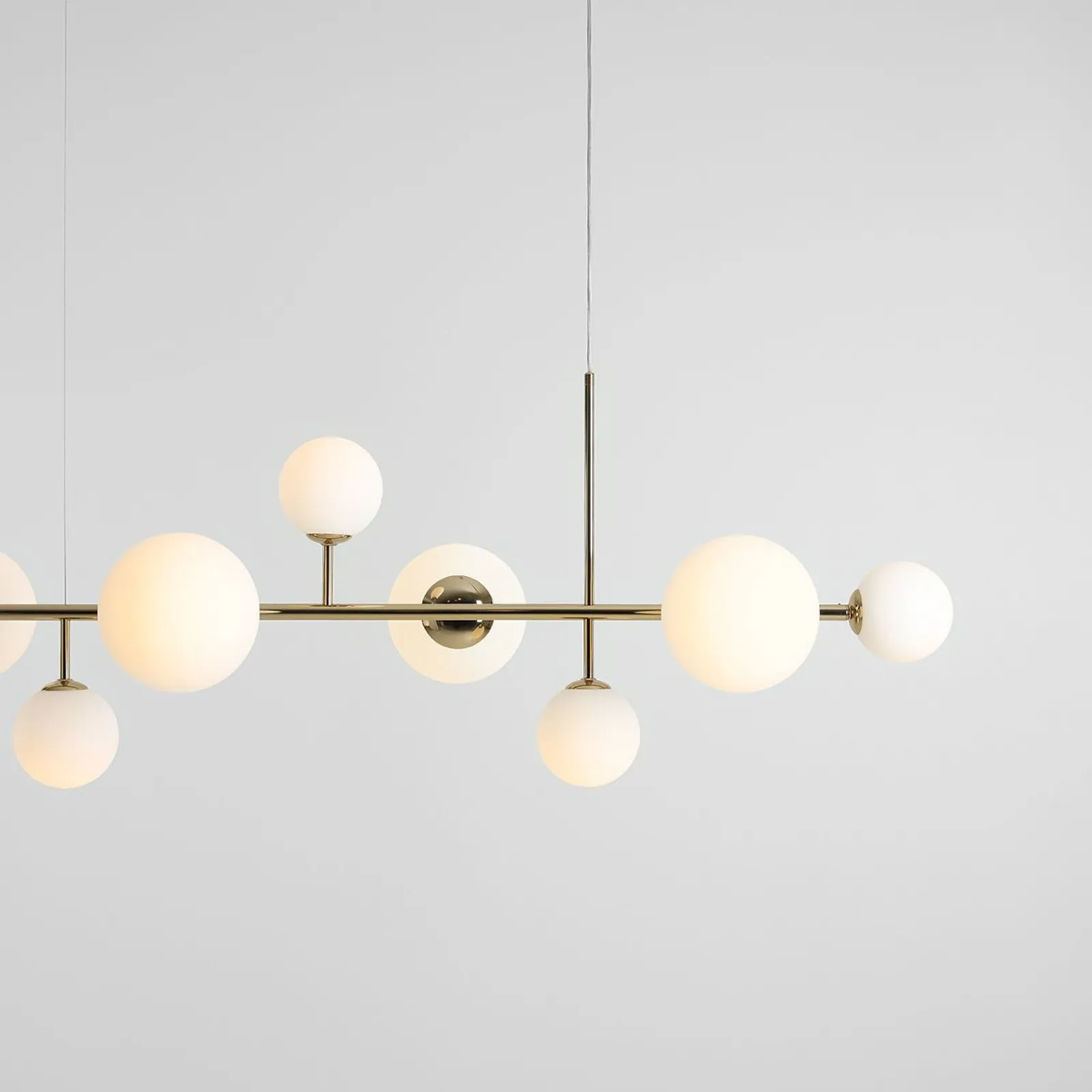 Lampada a sospensione Dione, opale/oro, 9 luci