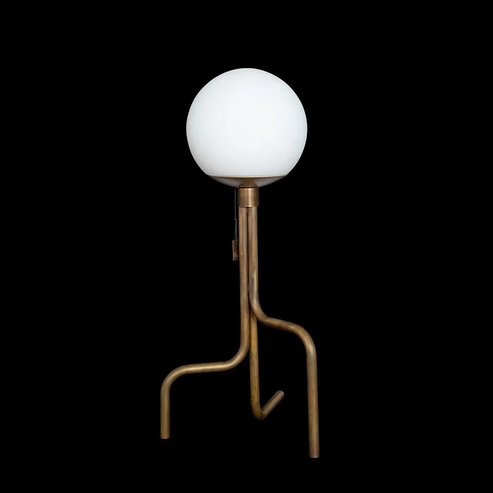 Lampada da tavolo Strapatz.jf{font-size:18px}ottone grezzo/bianco opaco