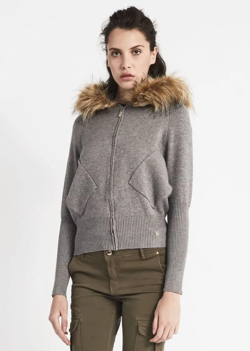 Maglia modello bomber con cappuccio