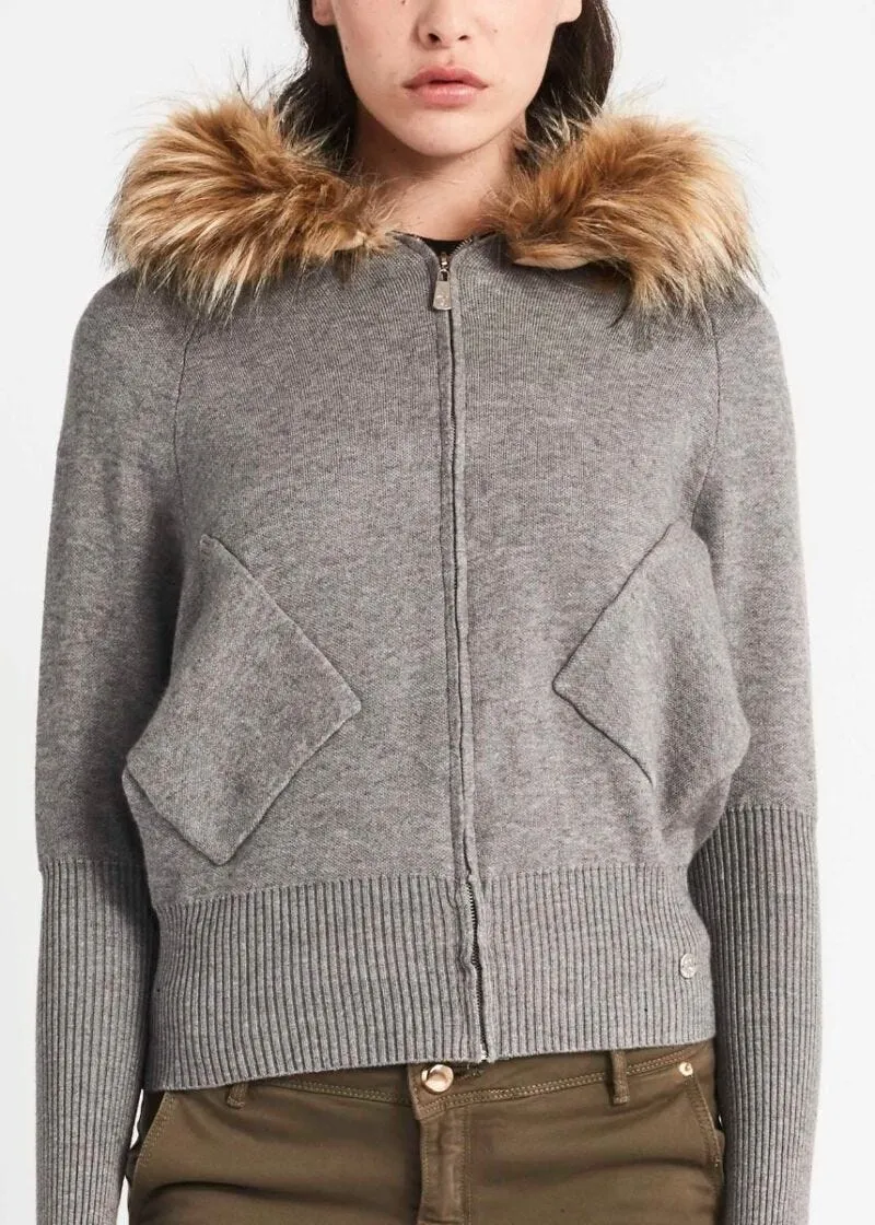 Maglia modello bomber con cappuccio