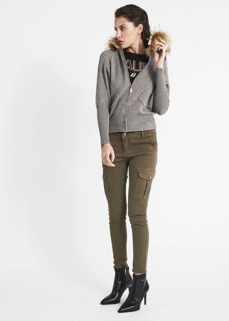 Maglia modello bomber con cappuccio