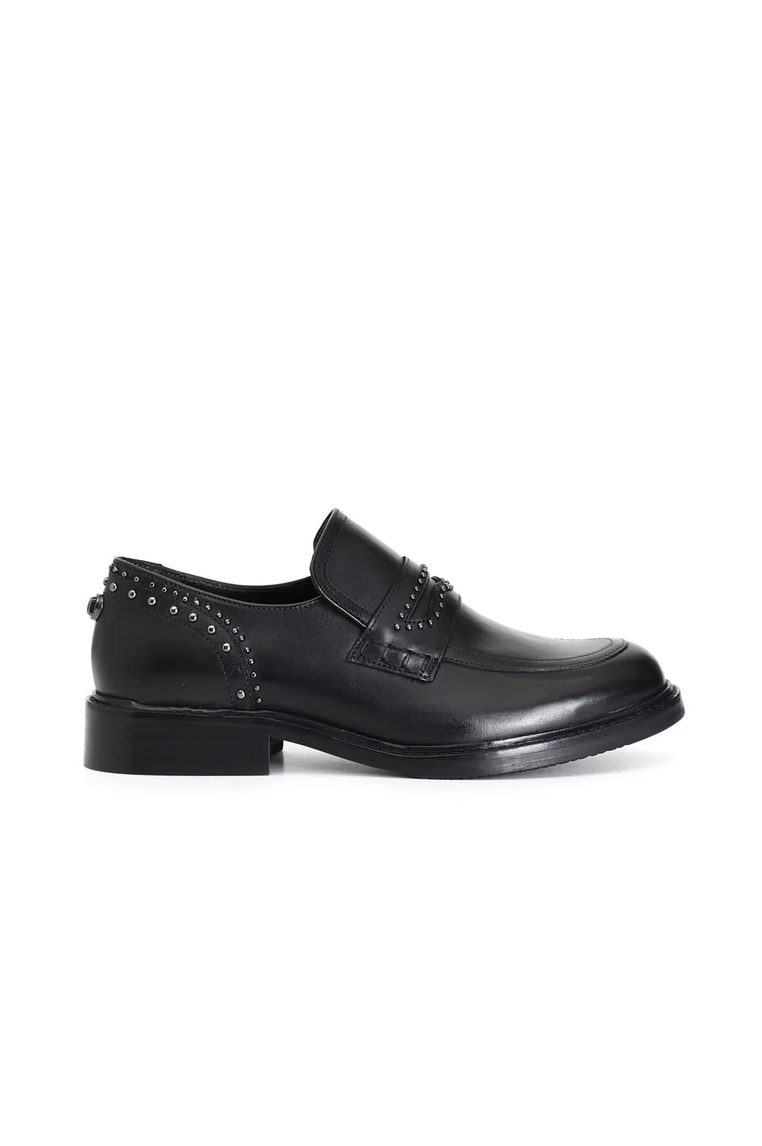 mocassino in pelle con borchie nero
