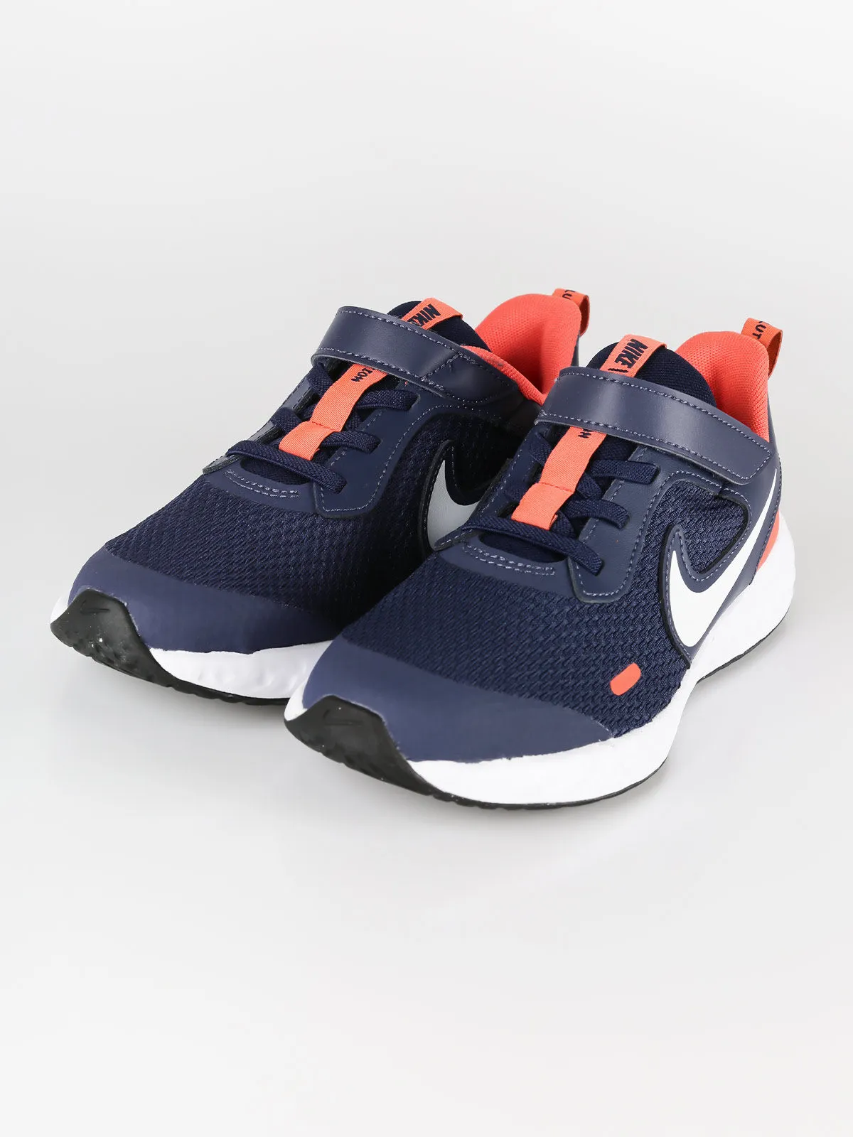 Nike REVOLUTION 5  Chaussures de course pour garçons