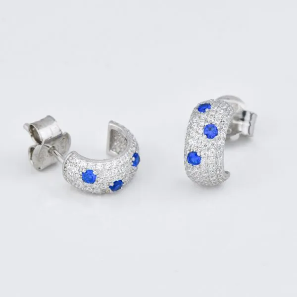 OR879B Orecchini a semicerchio pavettato con zirconi blu    