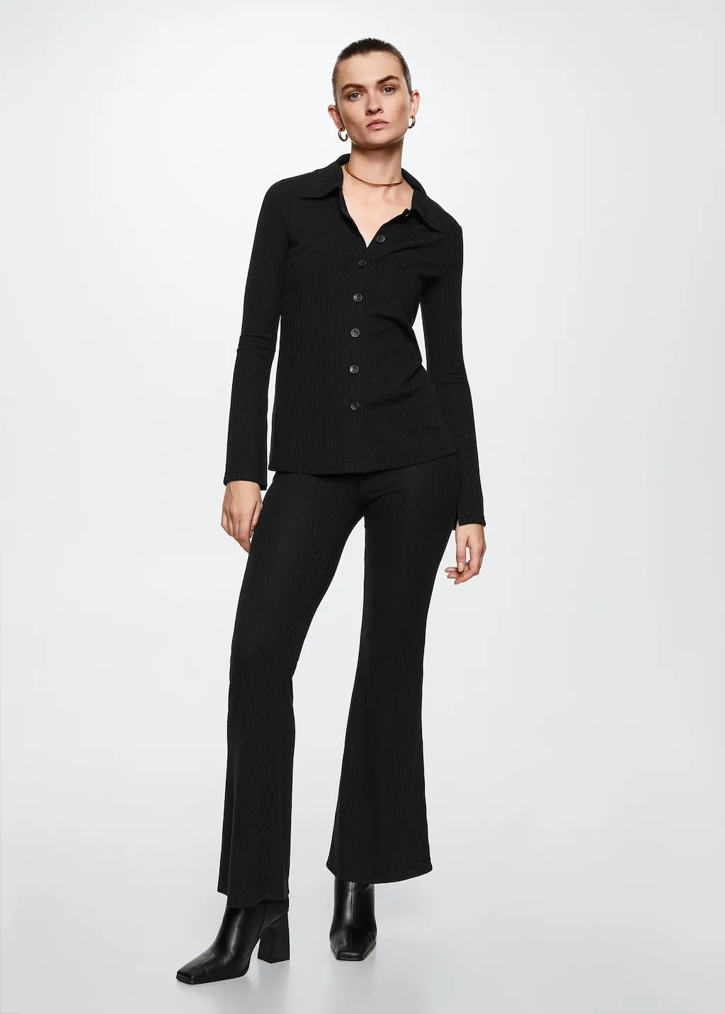 Pantaloni flare a costine