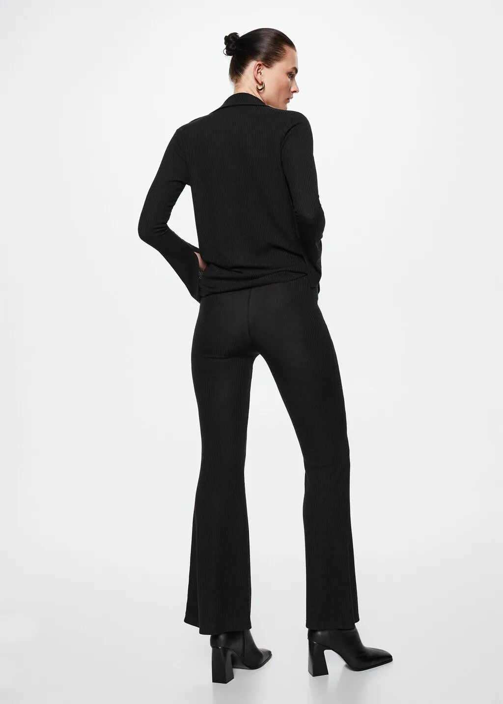 Pantaloni flare a costine