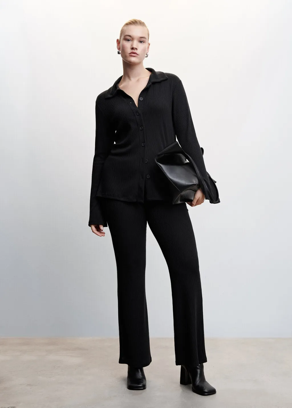 Pantaloni flare a costine