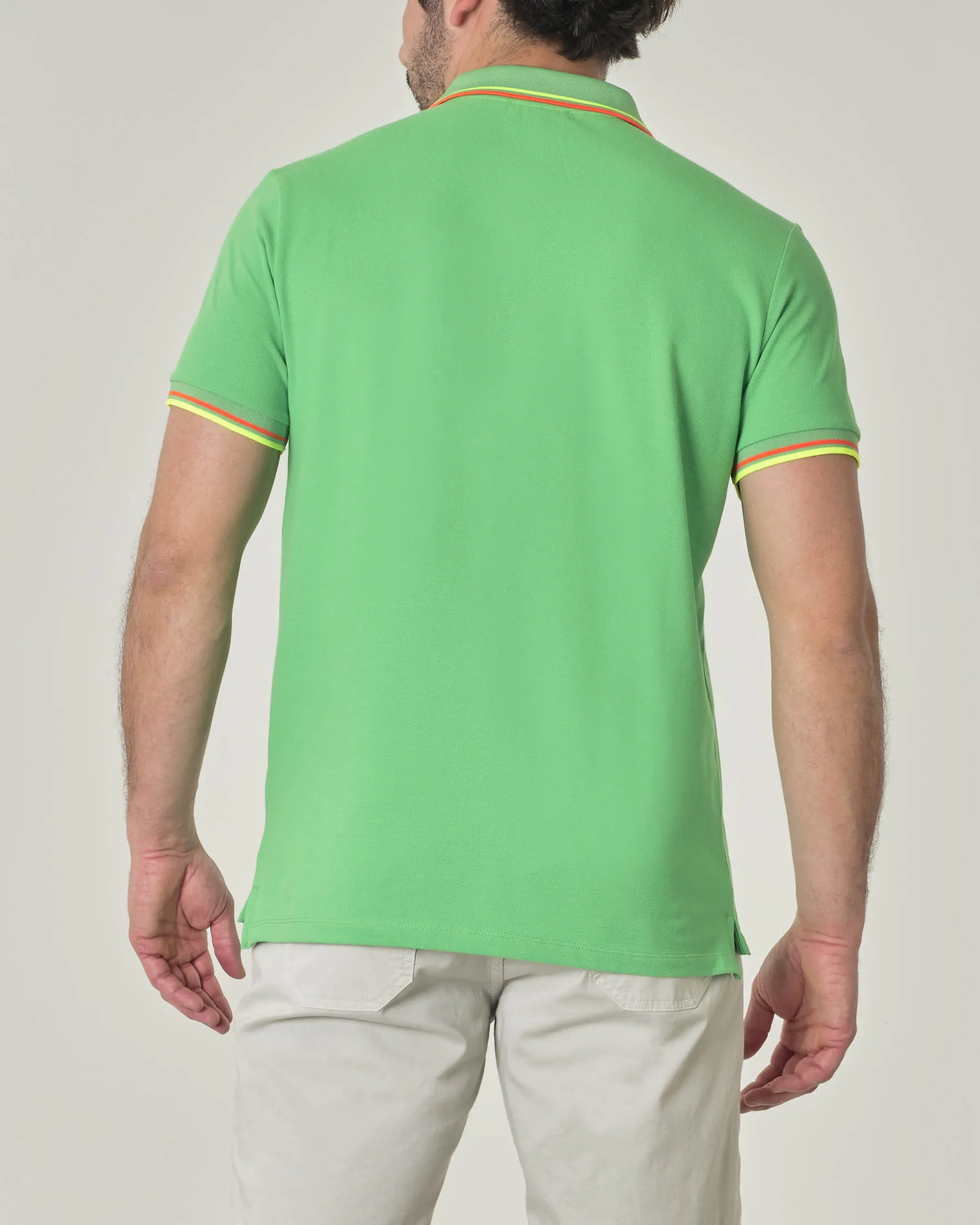 Polo verde menta a mezza manica in piqué di cotone stretch con logo e bordino fluorescenti