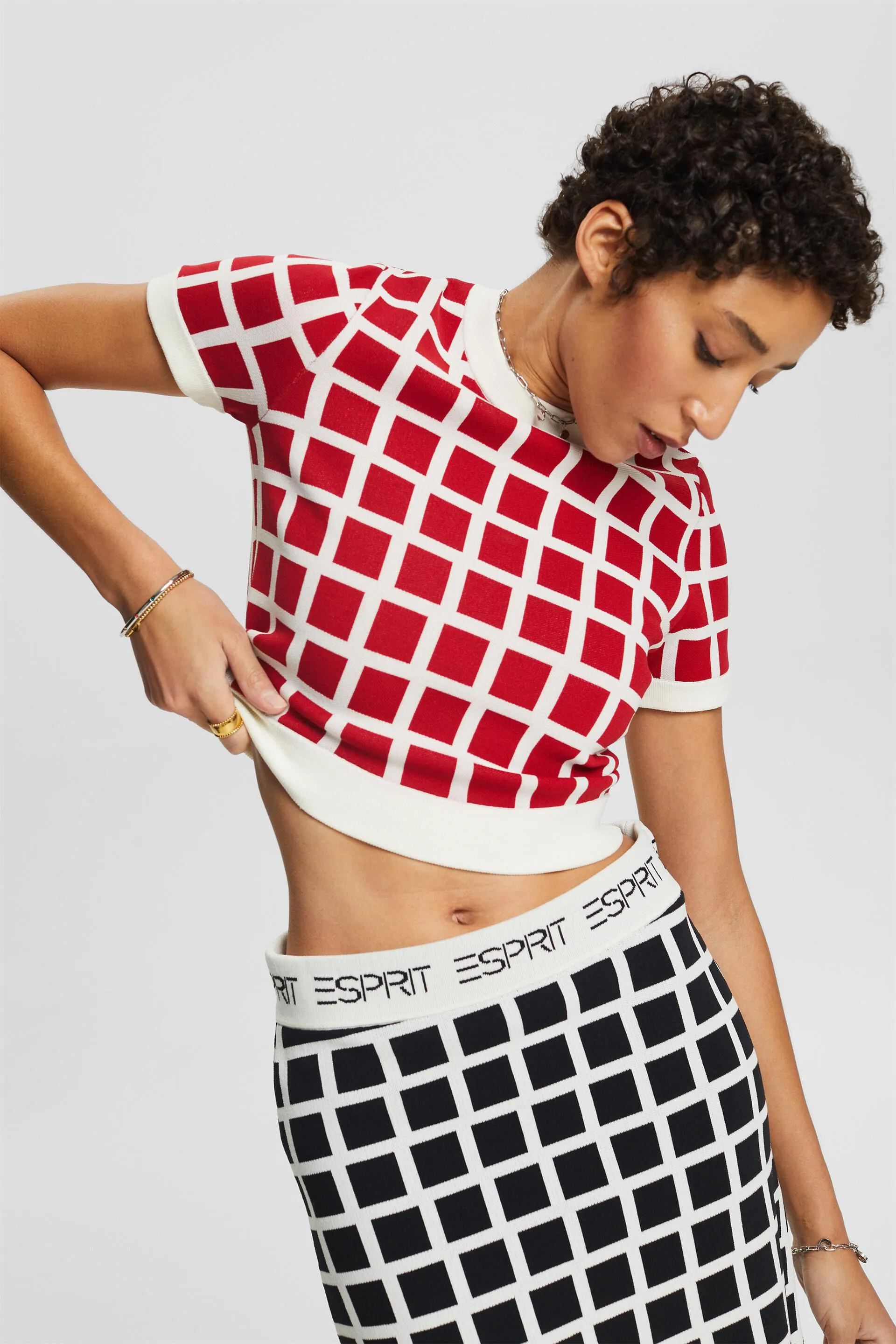 Pullover cropped in jacquard a maniche corte