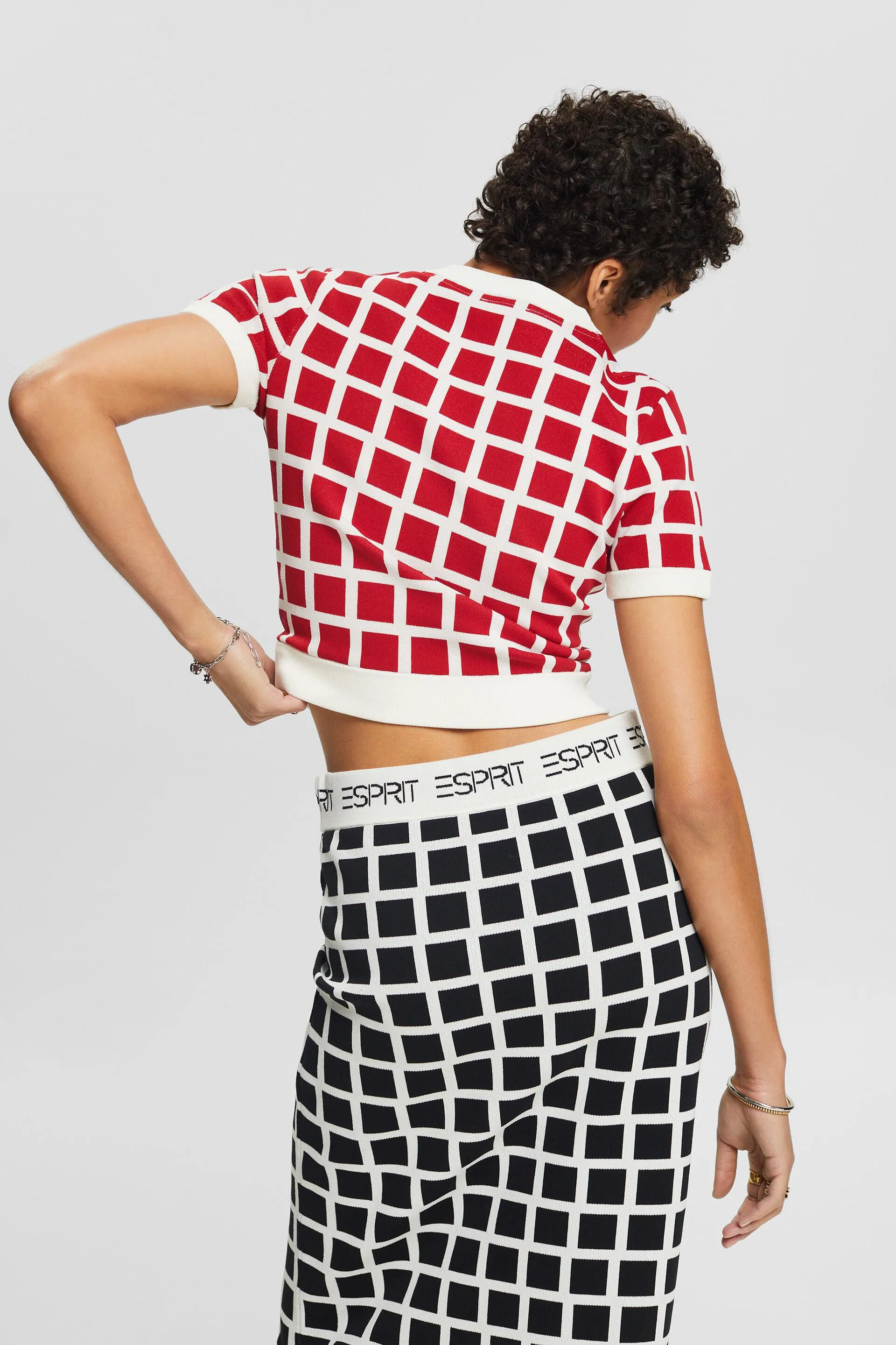 Pullover cropped in jacquard a maniche corte