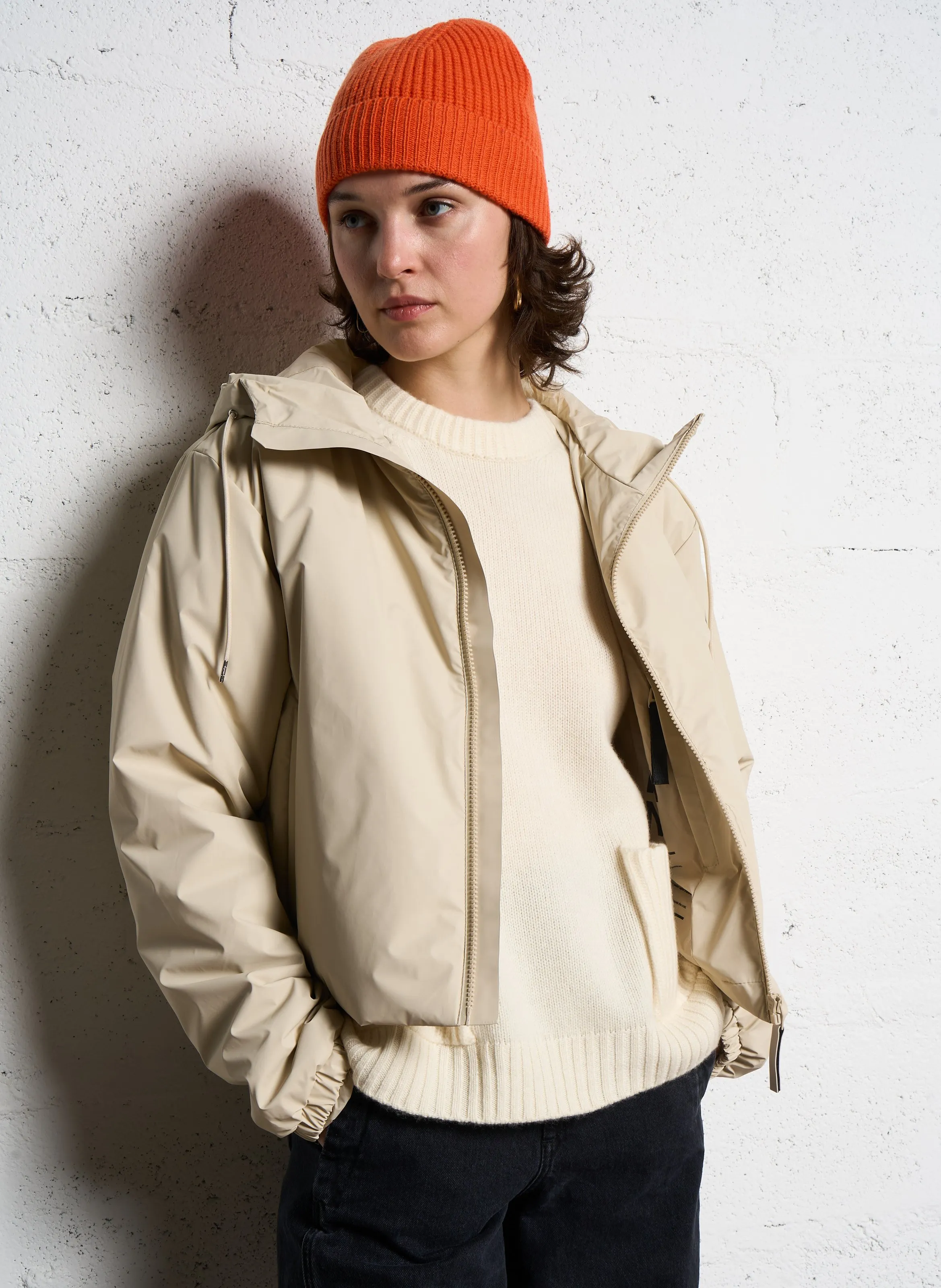  RAINS   Impermeabile corto diritto con collo alto e cappuccio | Beige