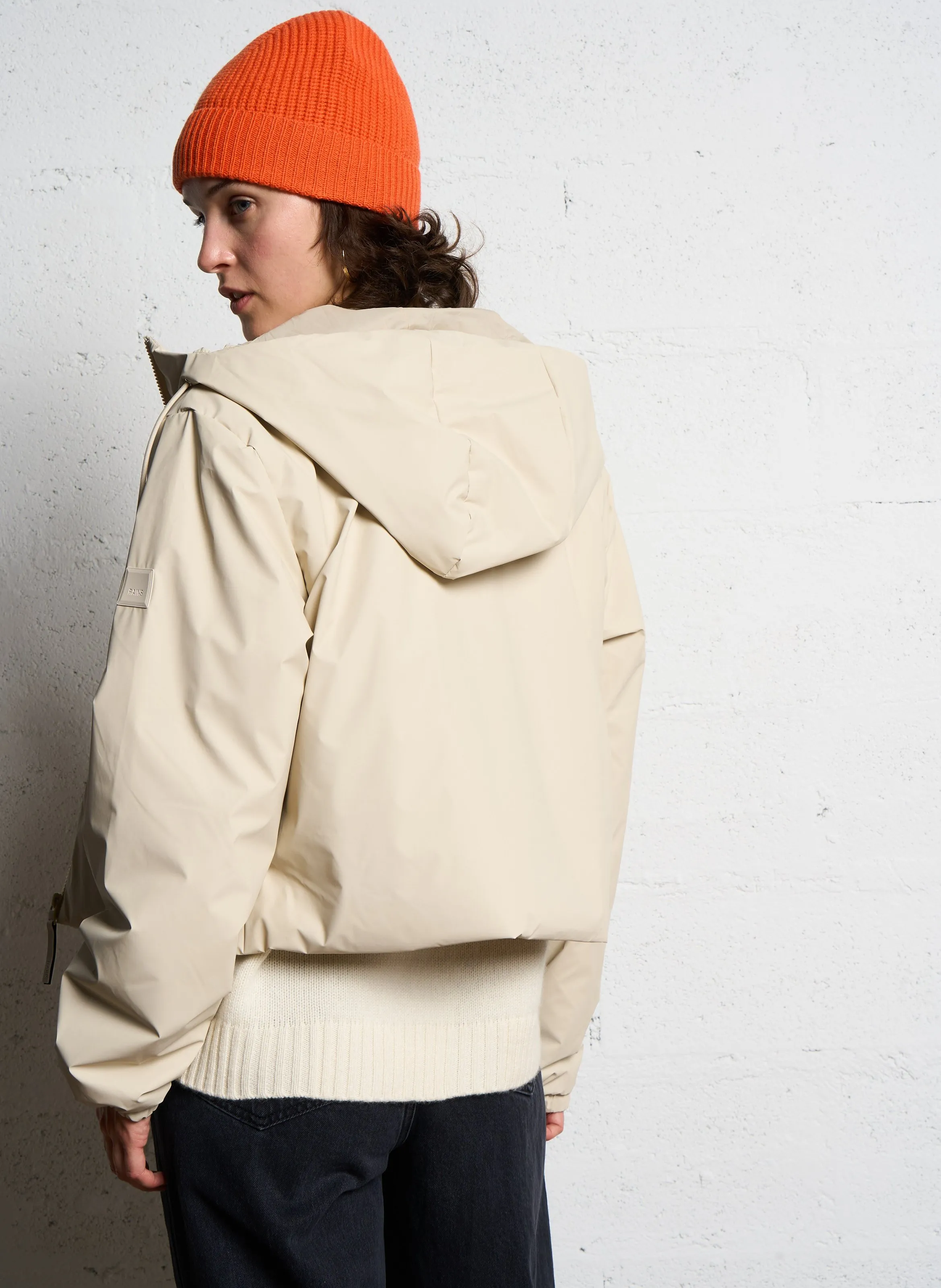  RAINS   Impermeabile corto diritto con collo alto e cappuccio | Beige