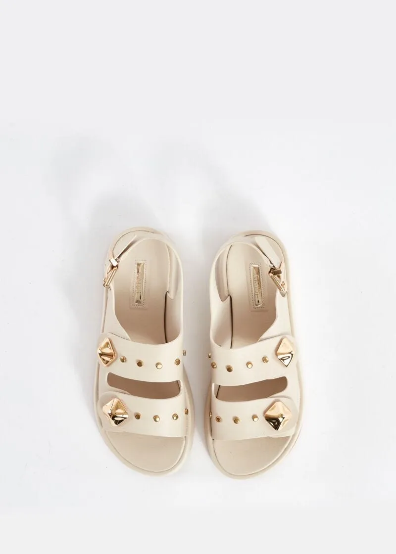 Sandali in pelle con borchie