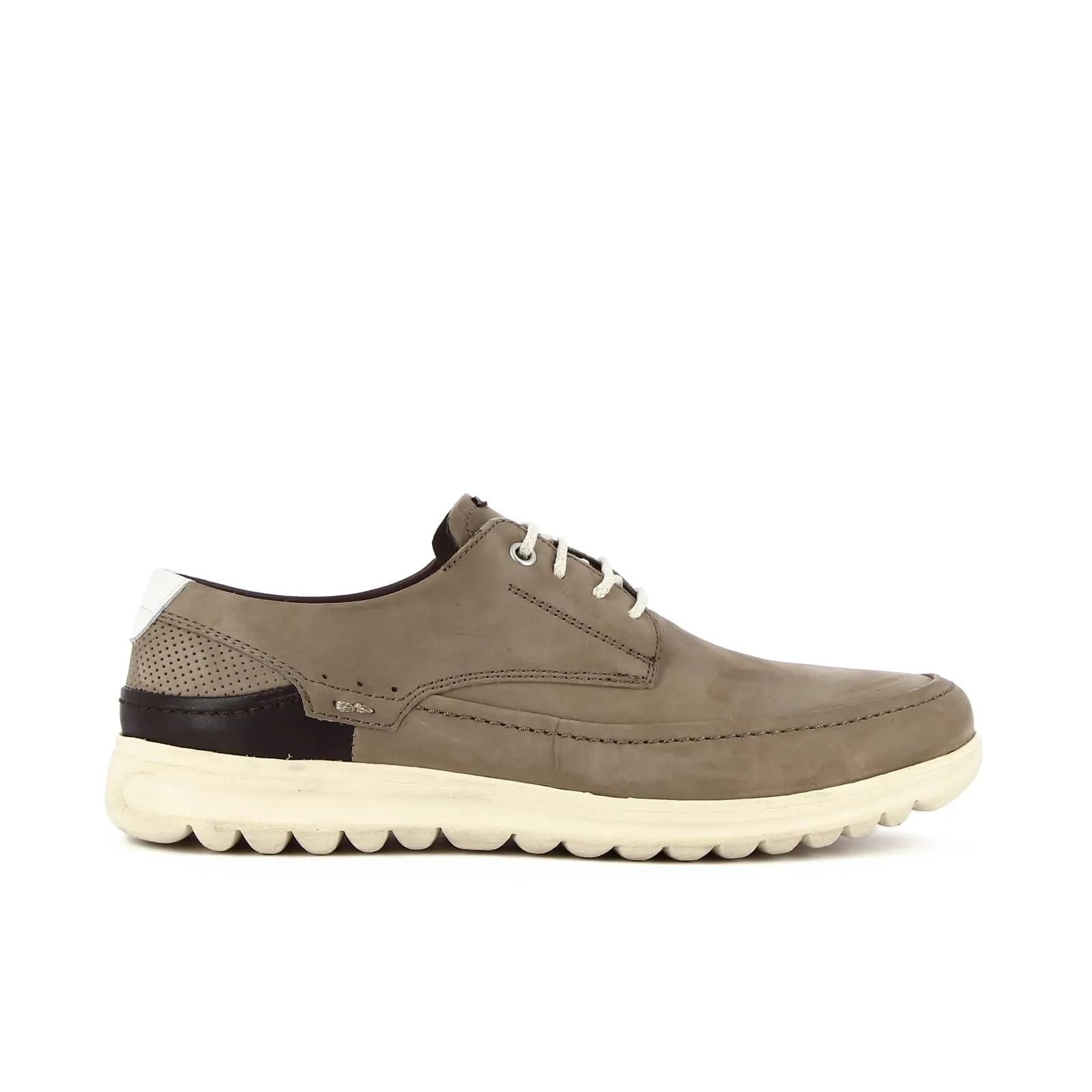 Scarpe beige in pelle con lacci