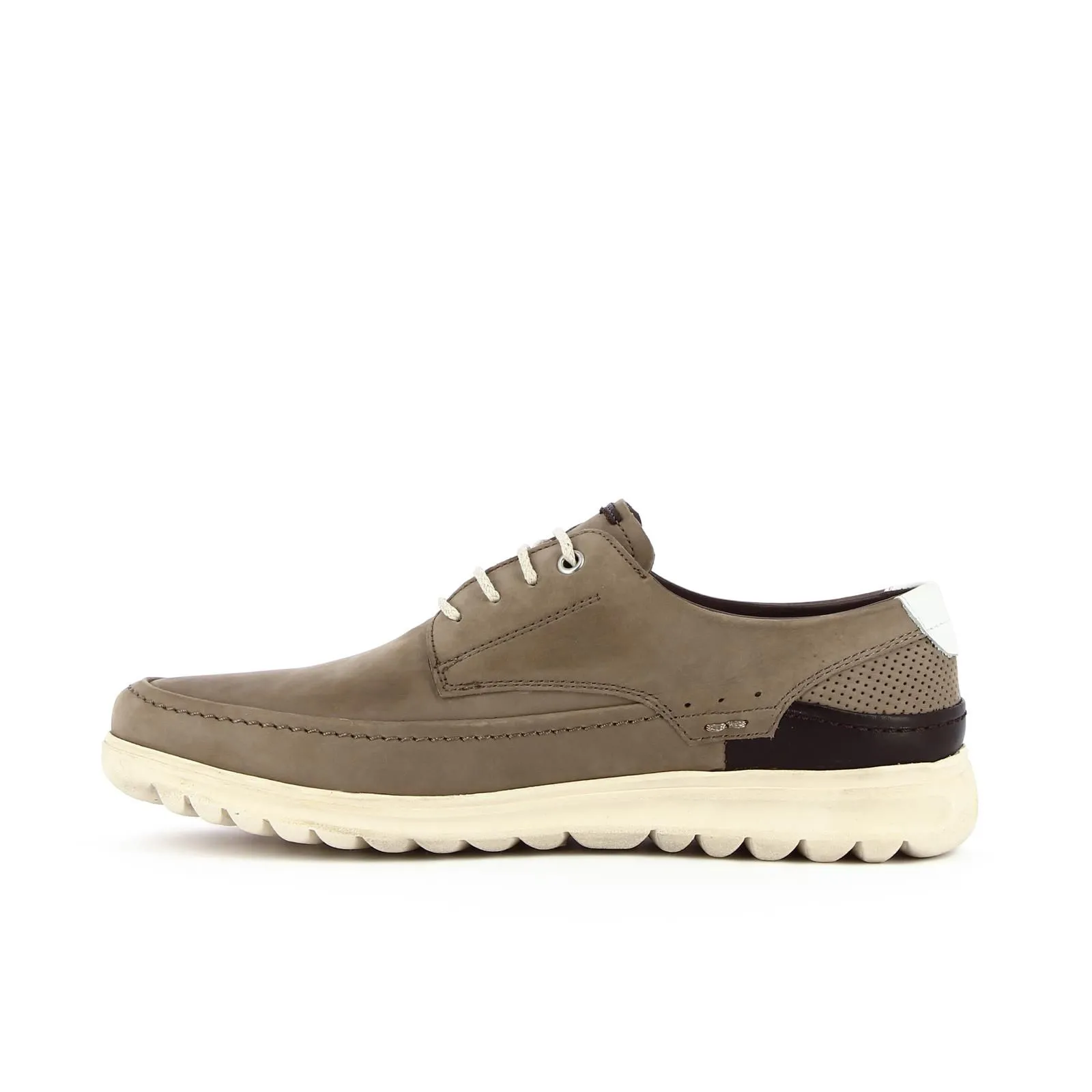 Scarpe beige in pelle con lacci
