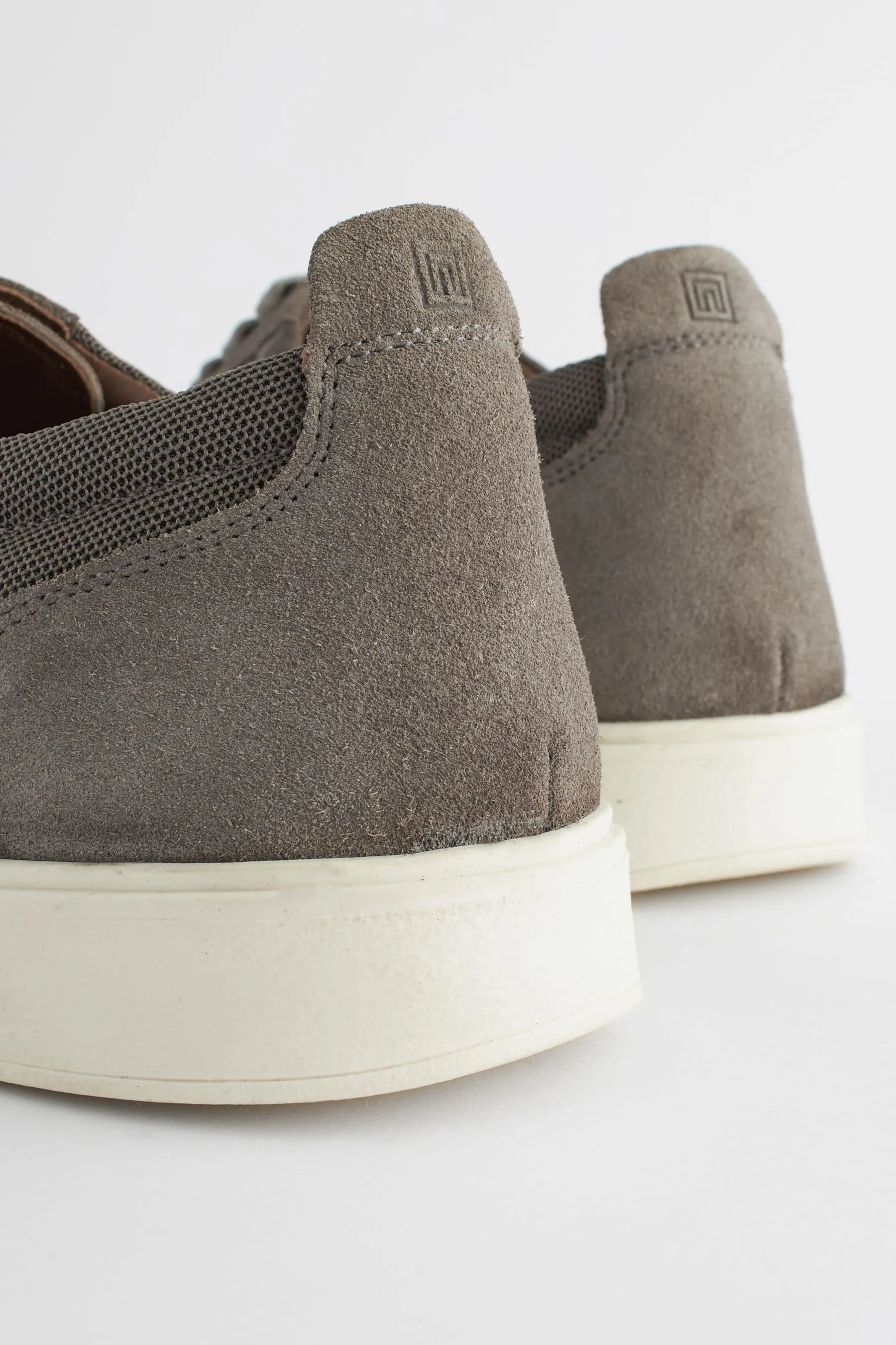 Scarpe casual scamosciata con suola sagomata