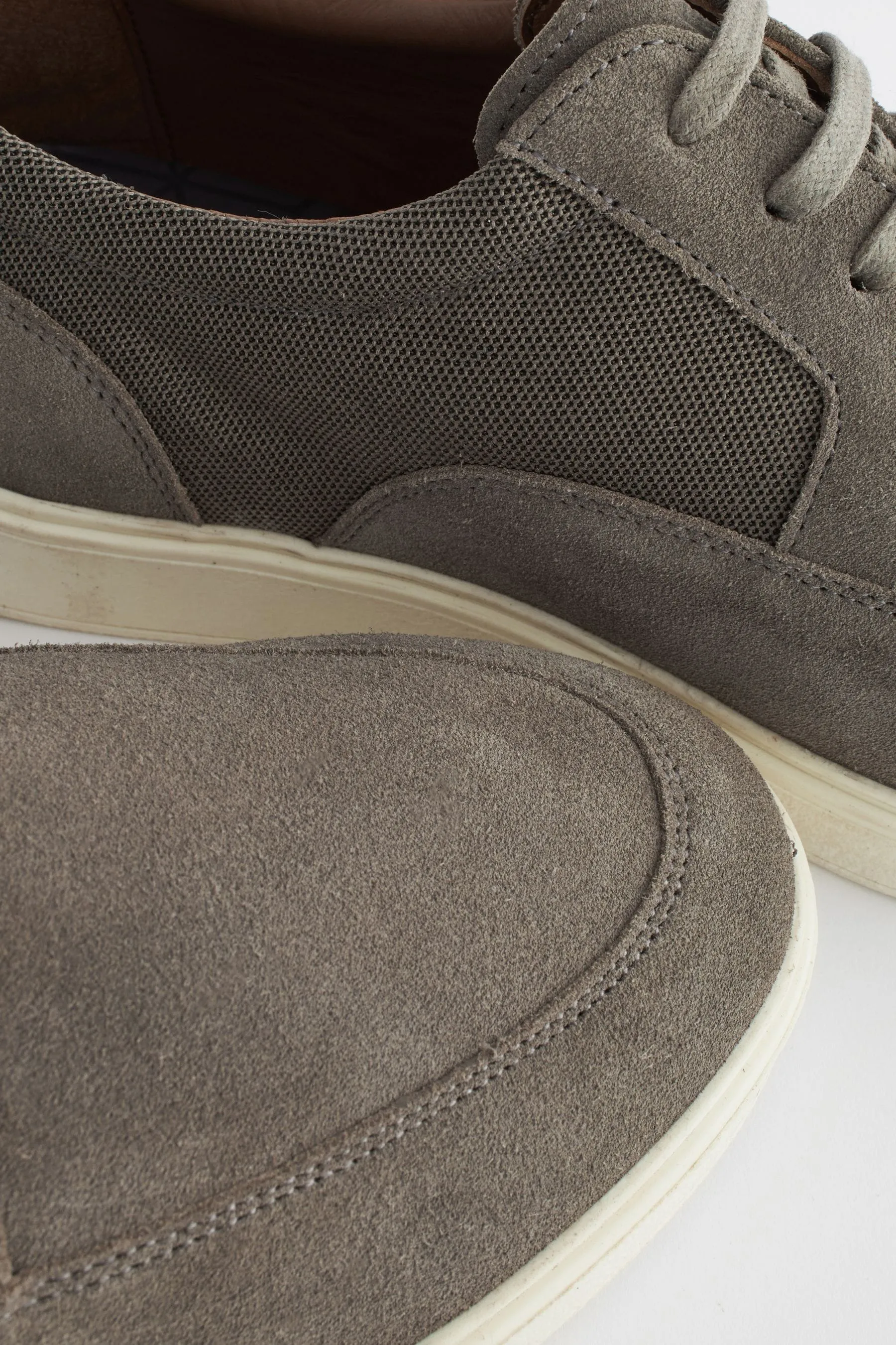 Scarpe casual scamosciata con suola sagomata
