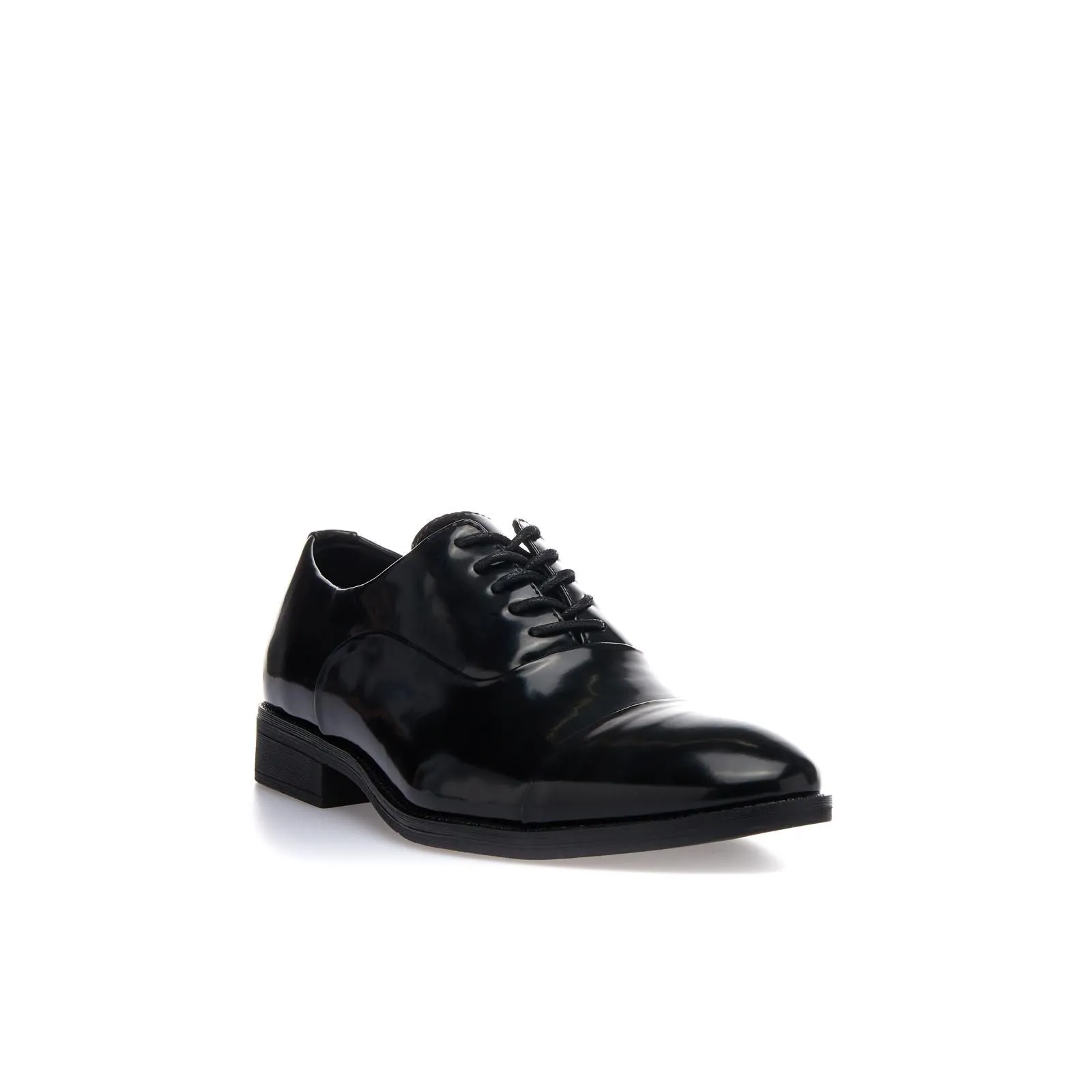 Scarpe eleganti nere lucide con punta segnata