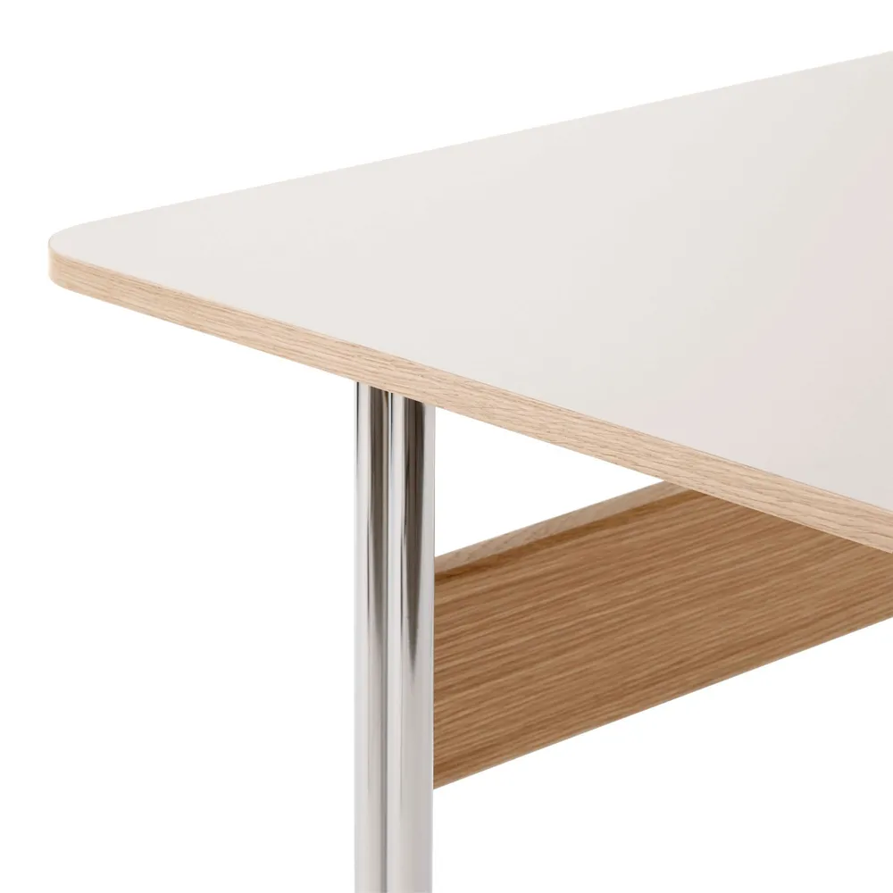 Scrivania Pavilion AV16.jf{font-size:18px}linoleum nero, rovere laccato nero, gambe nere