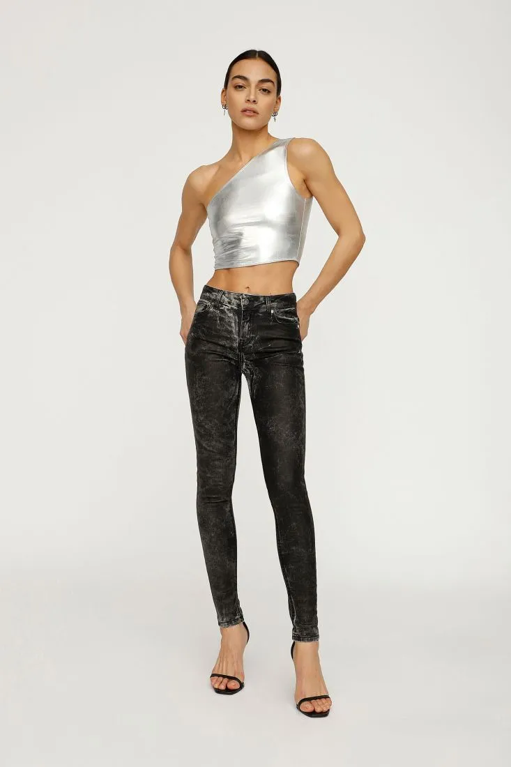  Skinny jeans with a worn effect    