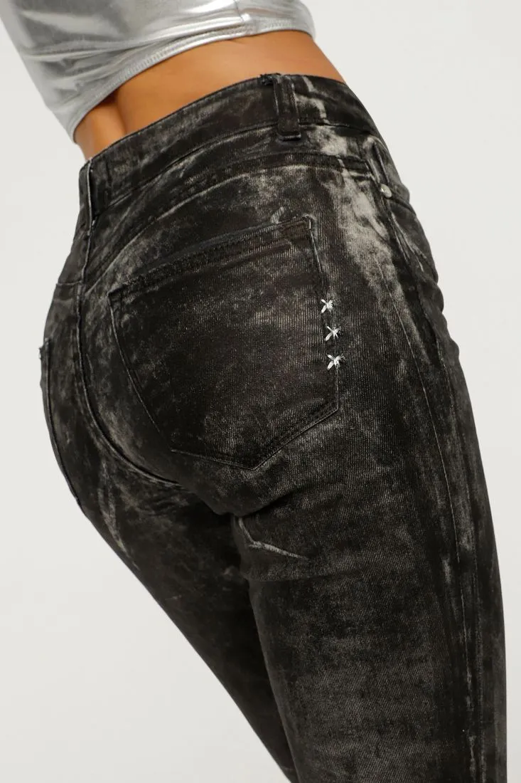  Skinny jeans with a worn effect    