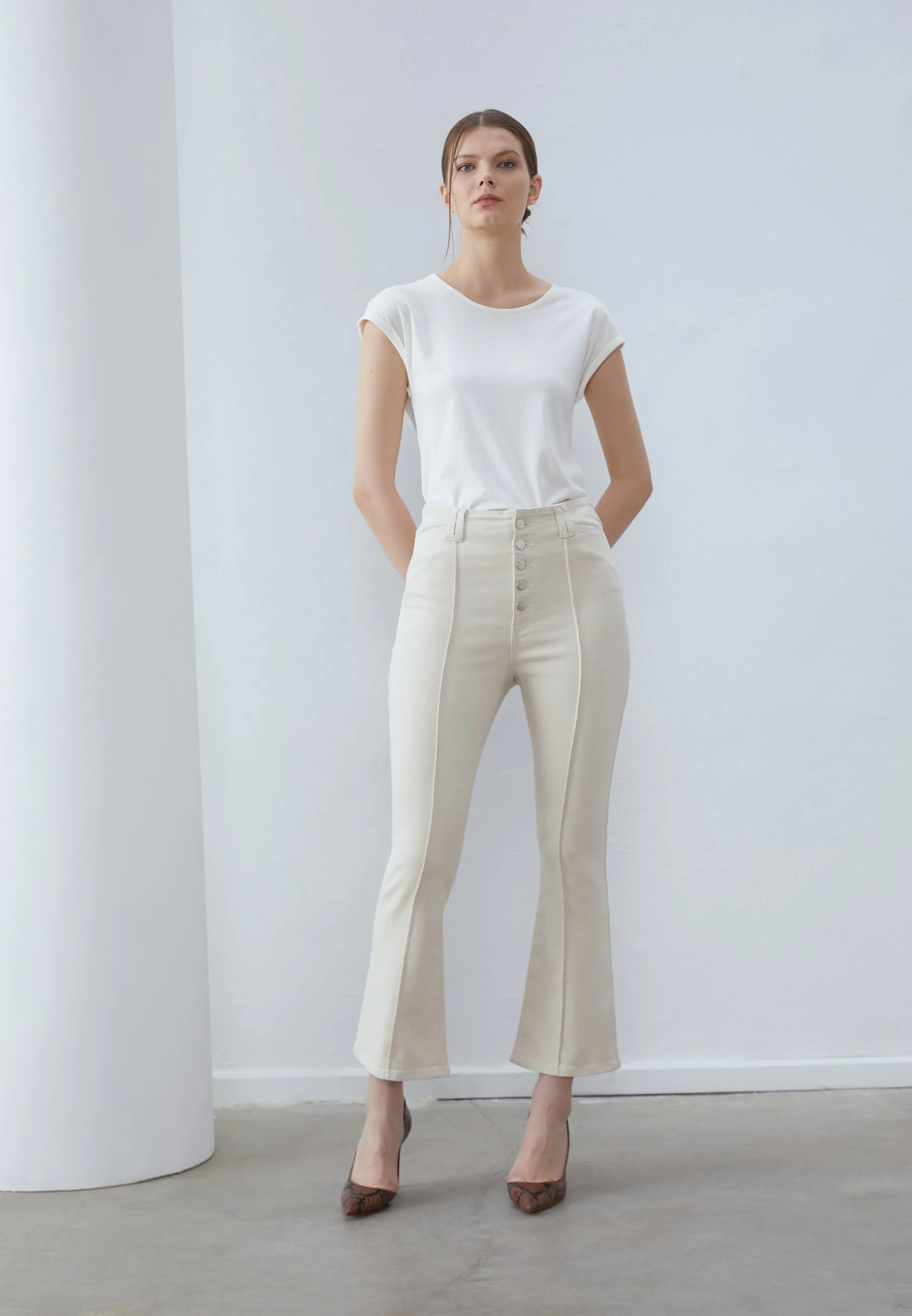 SMART CROPPED DENIM - Jeans a zampa