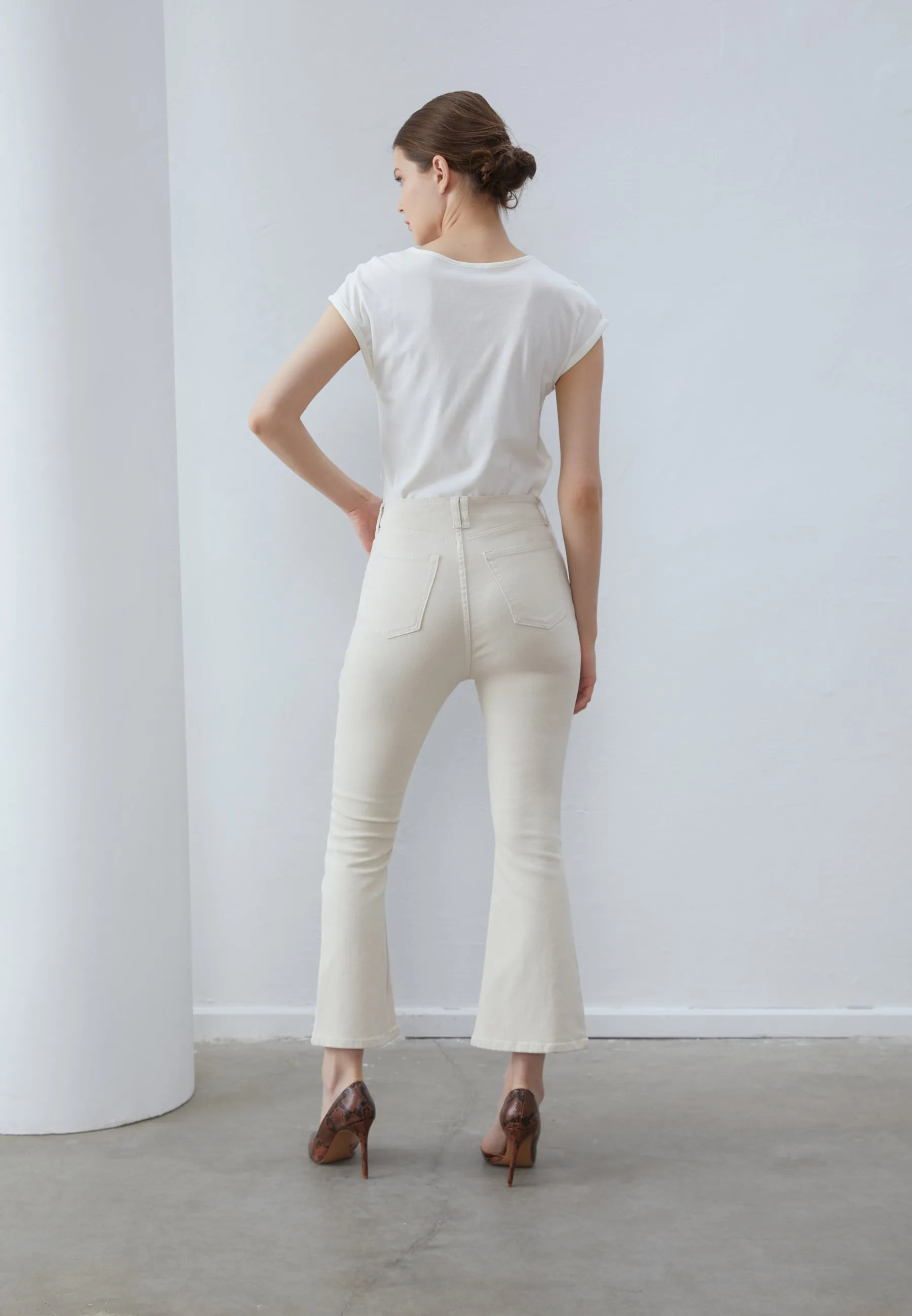 SMART CROPPED DENIM - Jeans a zampa