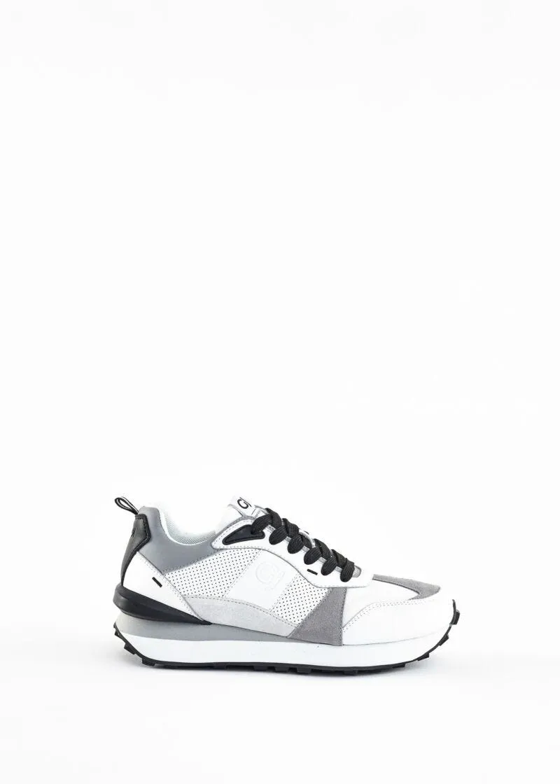 Sneaker con microfori