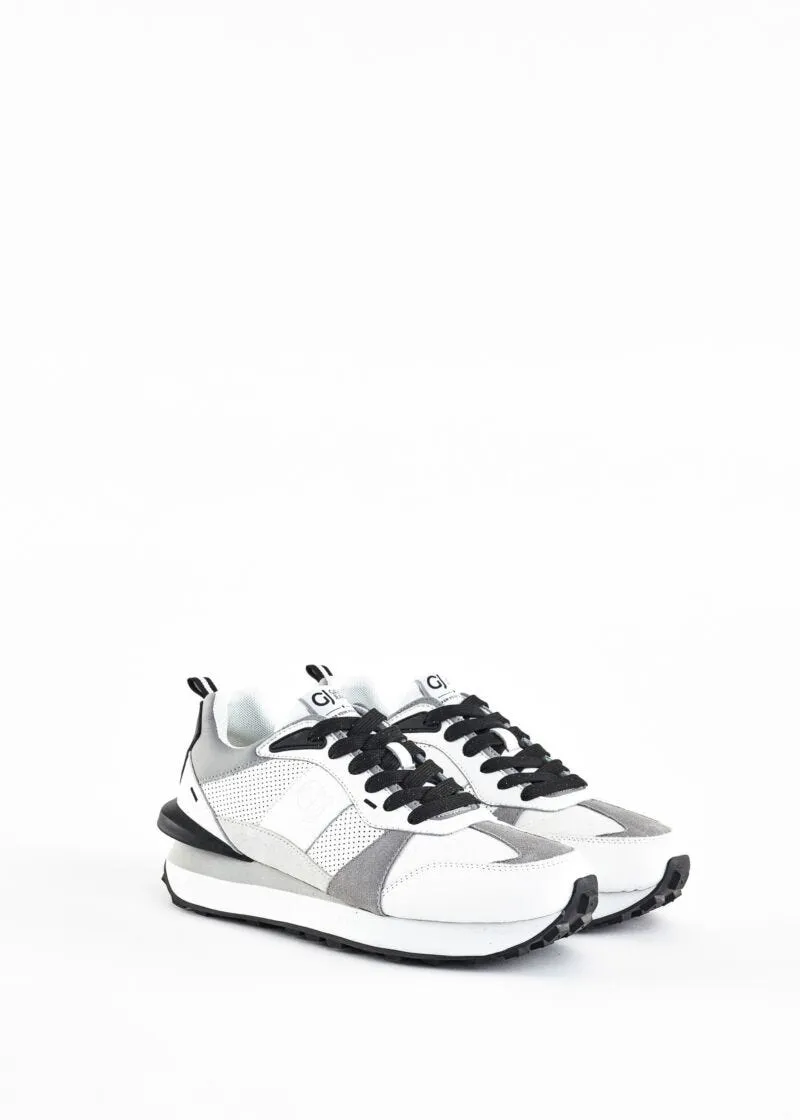 Sneaker con microfori
