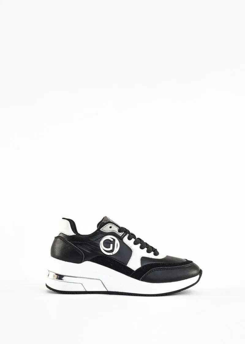 Sneaker con suola alta