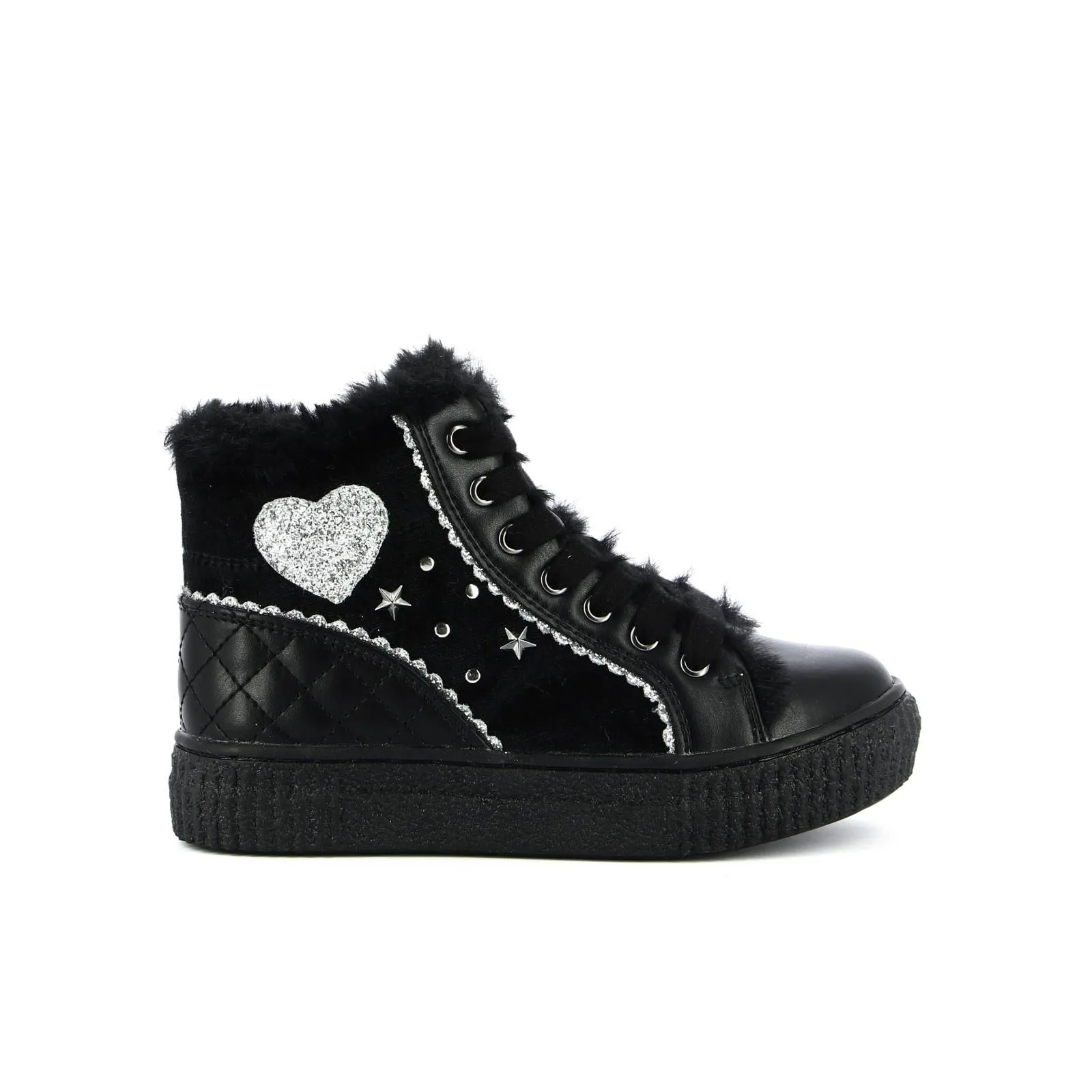 Sneakers alte con peluche e borchie