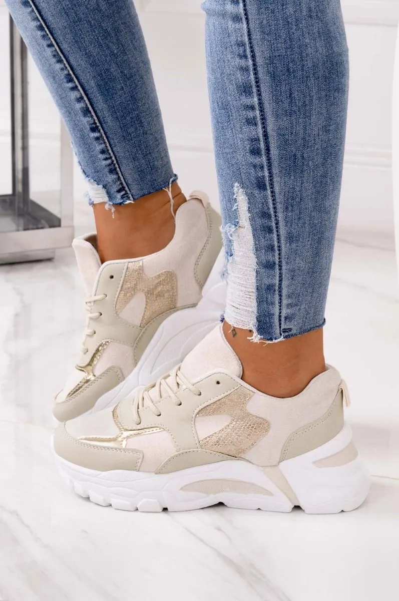 Sneakers beige con suola spessa e inserti oro