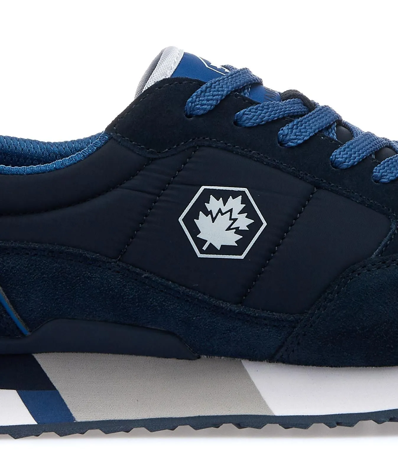 Sneakers blu con lacci colorati
