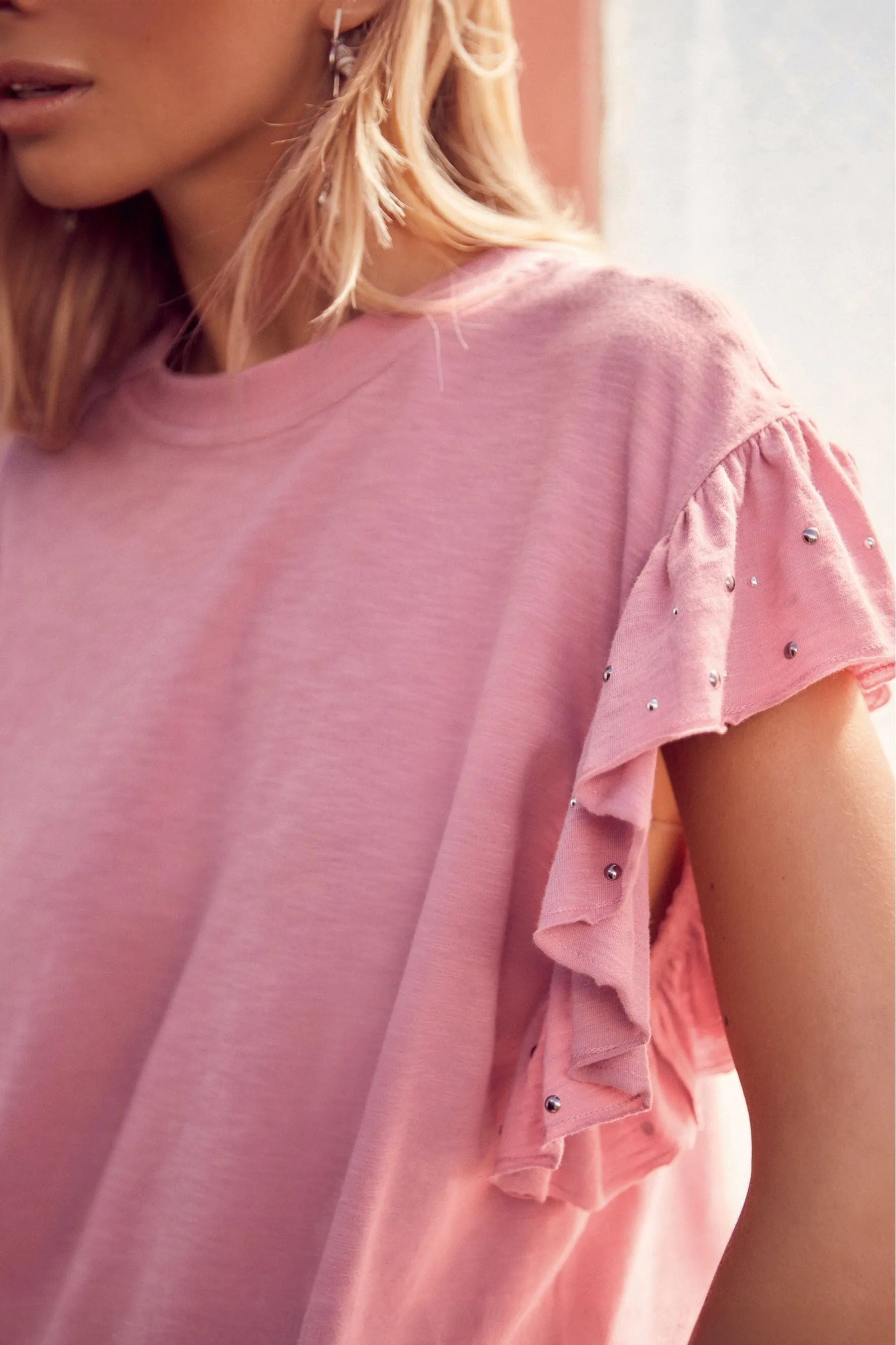 T-shirt Ruches maniche con borchie luccicanti