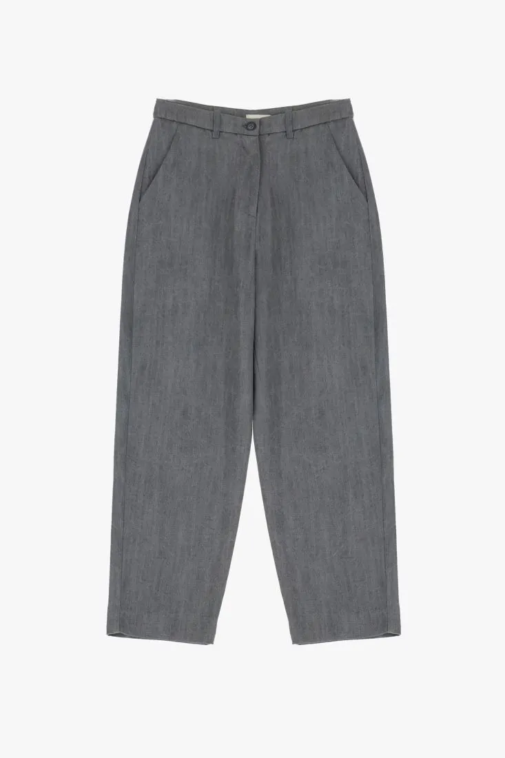  Trousers with pleats and wide legs    