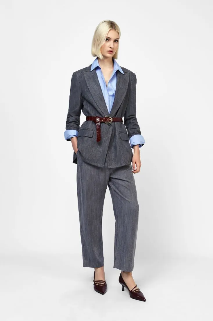  Trousers with pleats and wide legs    